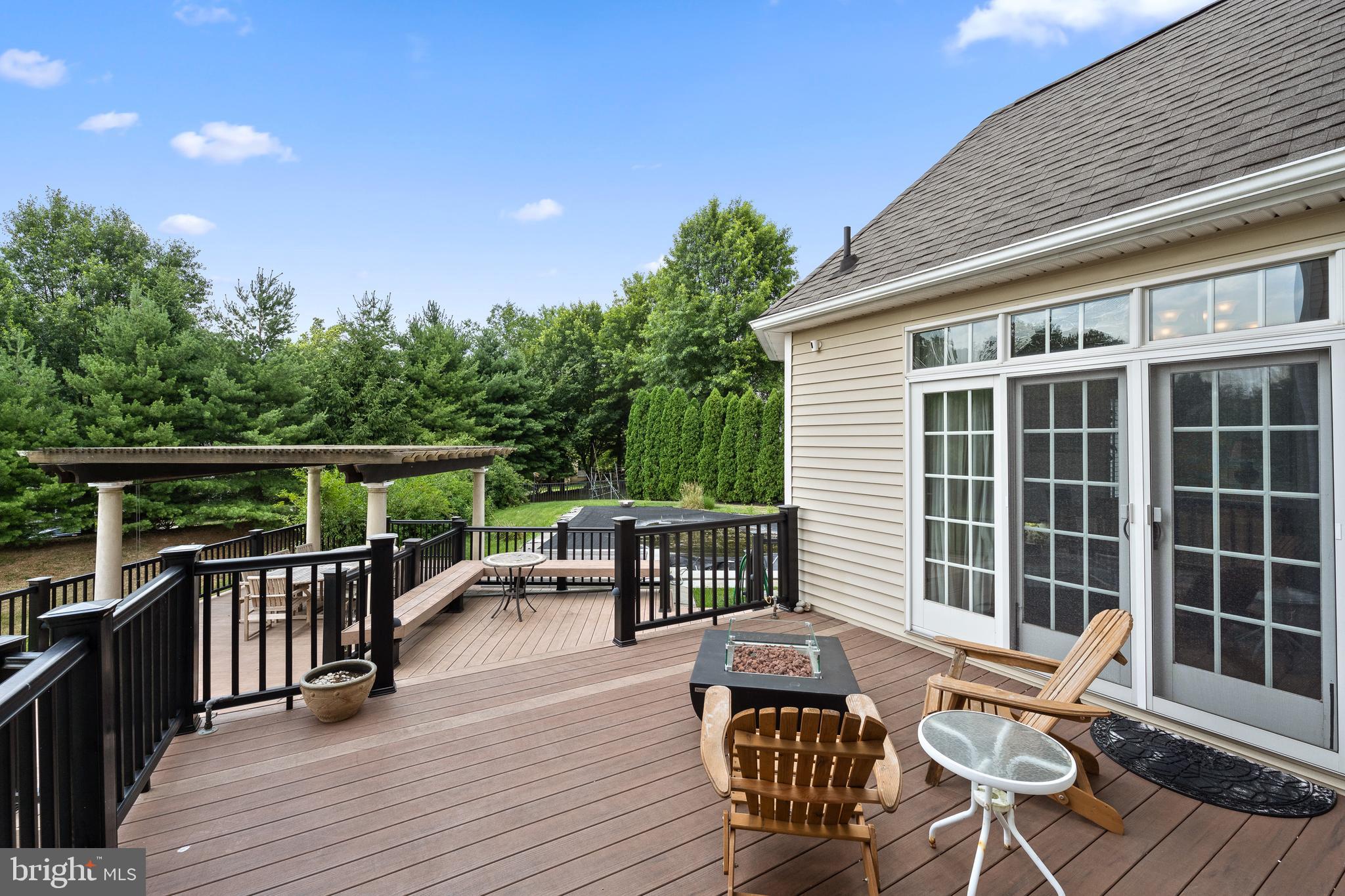 PONDVIEW - Residential