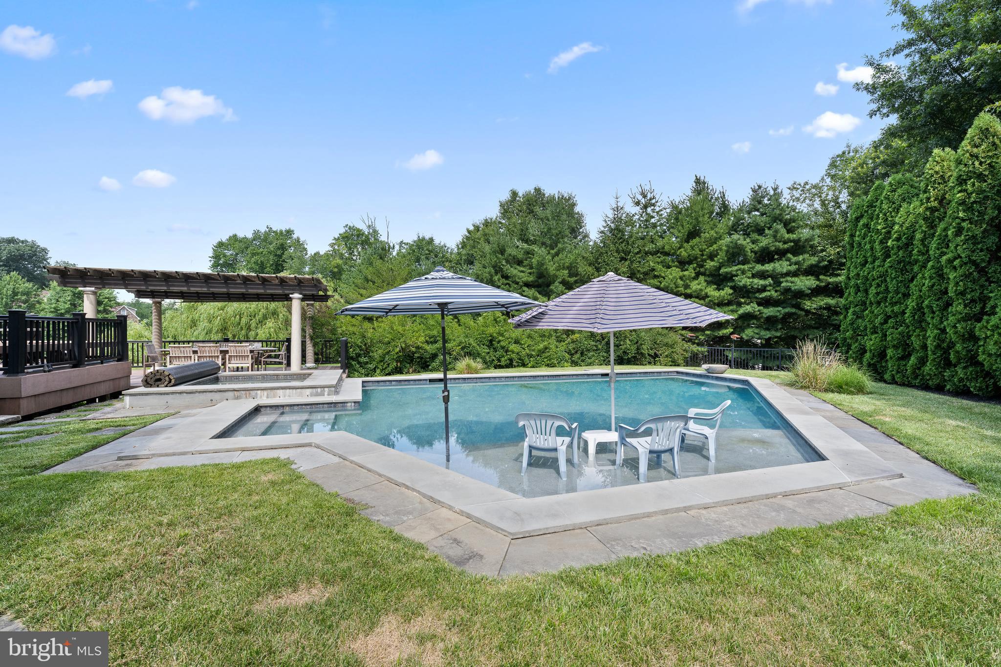 PONDVIEW - Residential