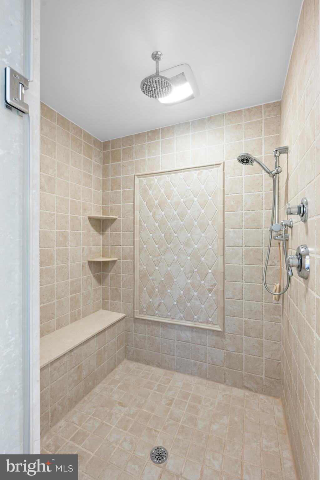 PONDVIEW - Residential