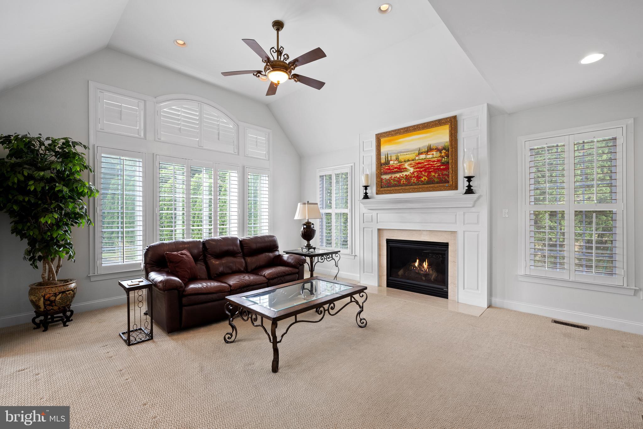 PONDVIEW - Residential