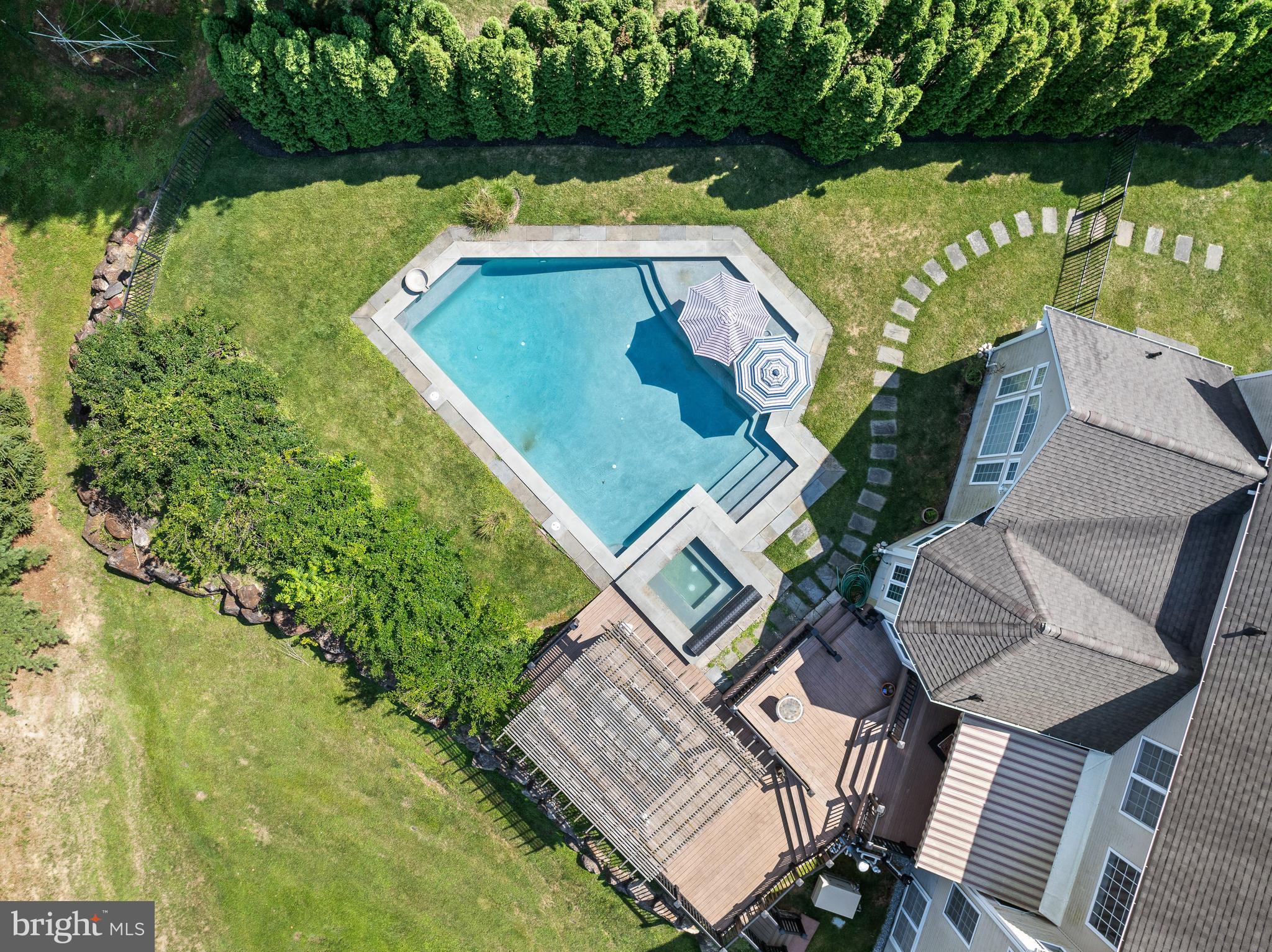 PONDVIEW - Residential