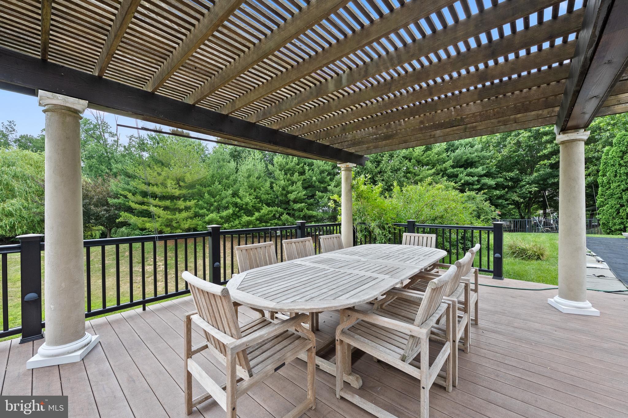 PONDVIEW - Residential