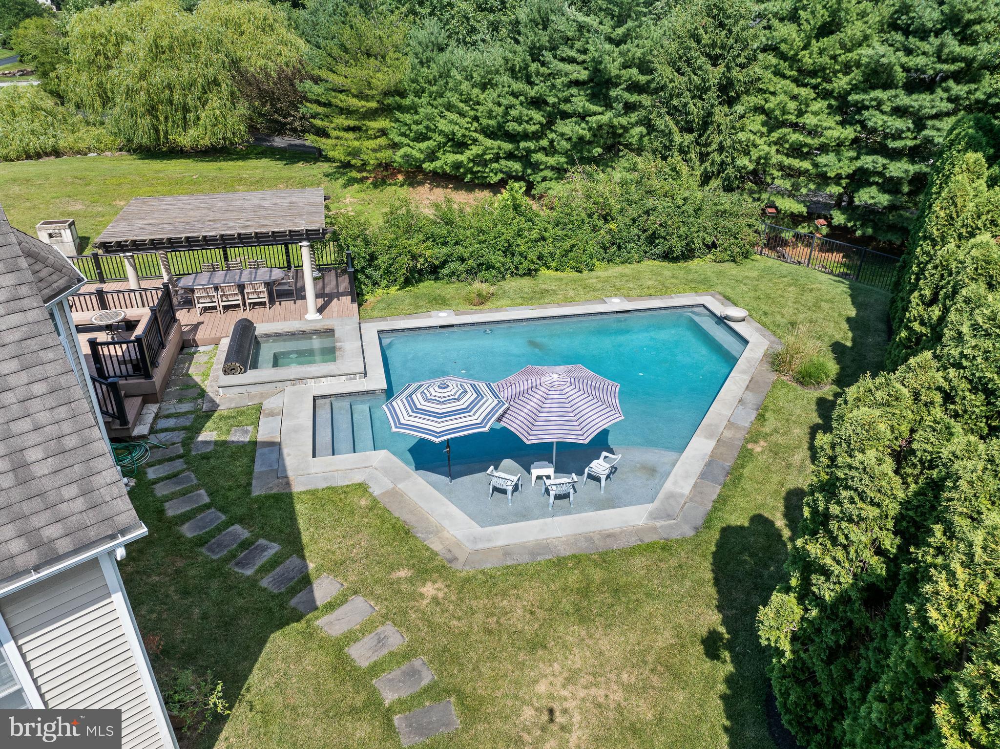 PONDVIEW - Residential