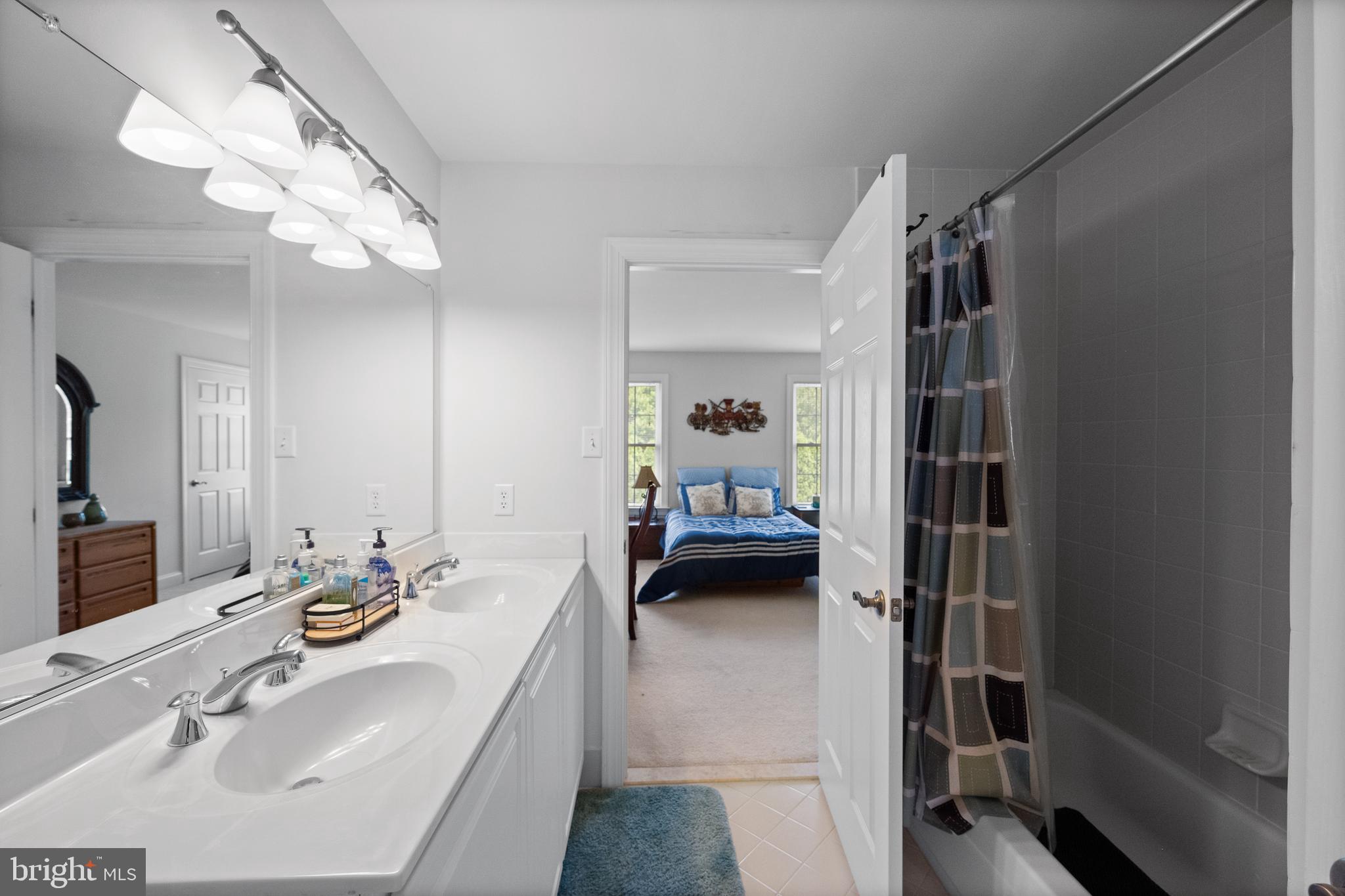 PONDVIEW - Residential