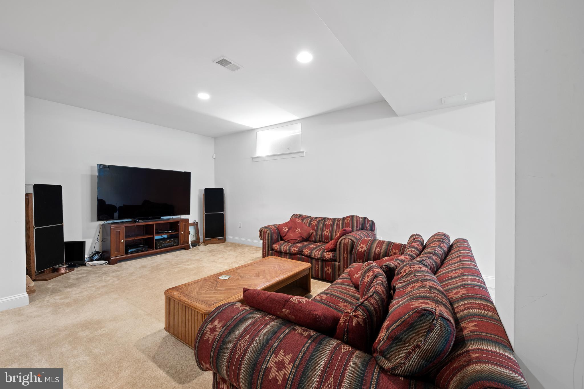 PONDVIEW - Residential