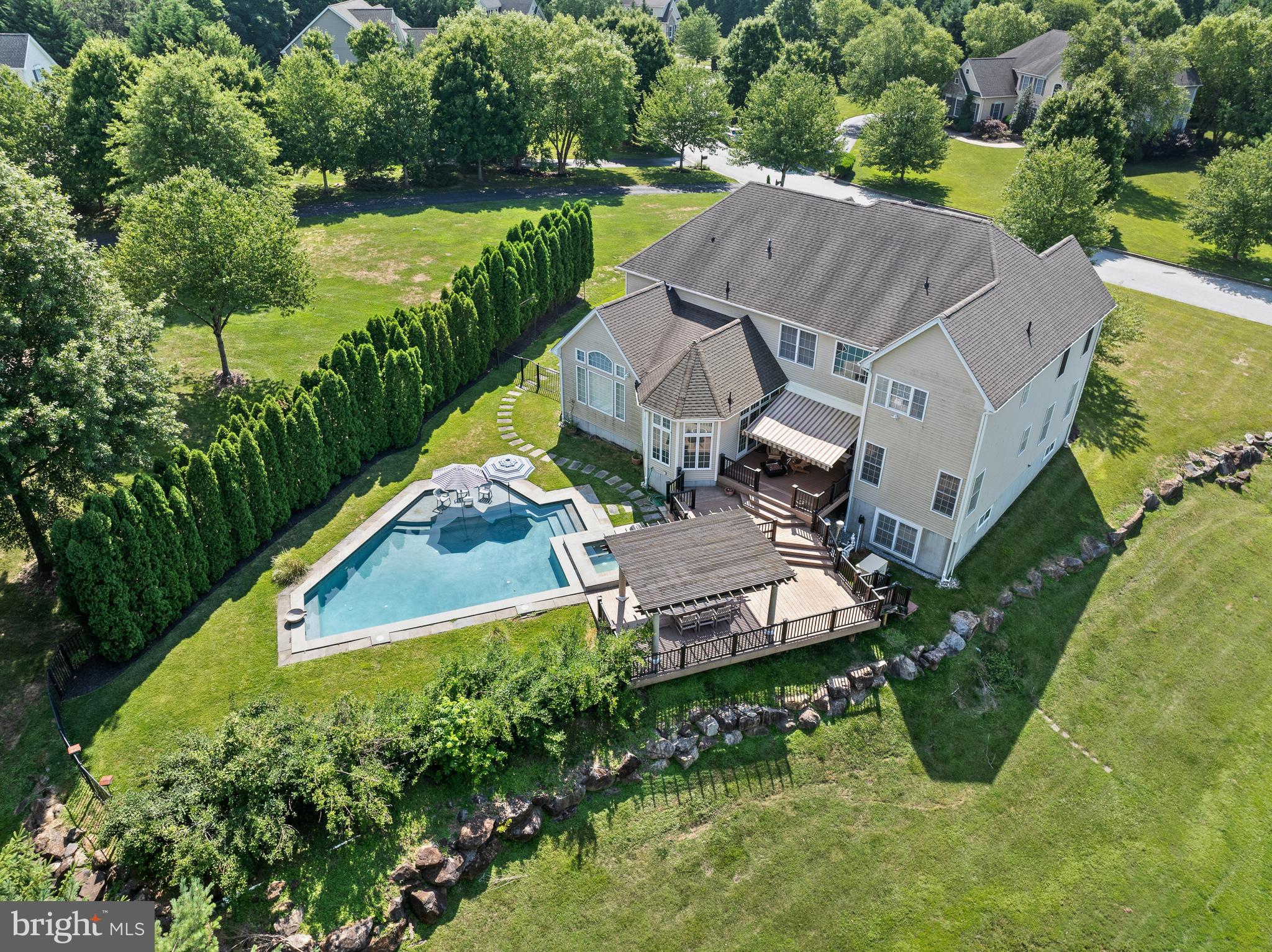 PONDVIEW - Residential