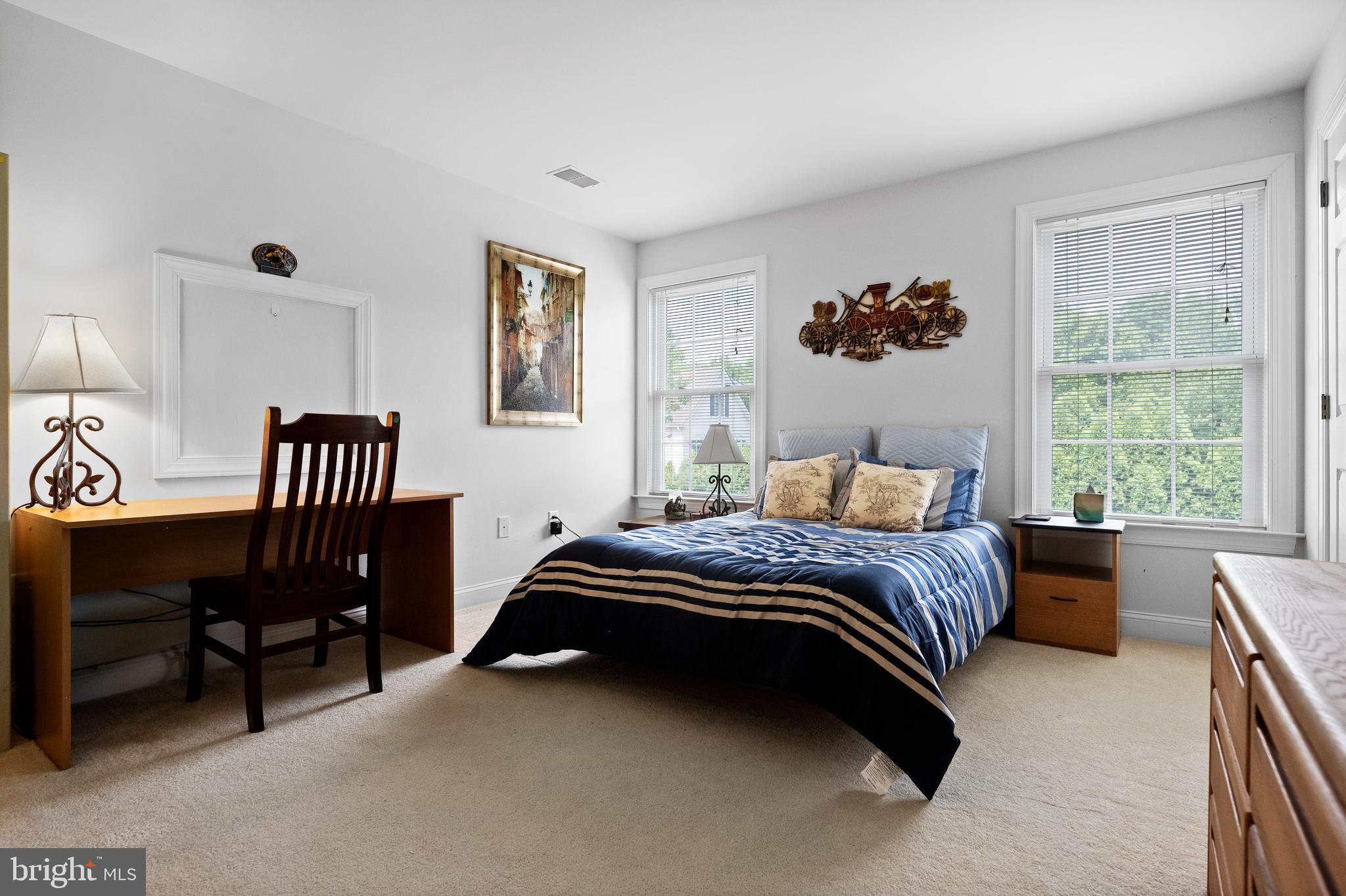 PONDVIEW - Residential