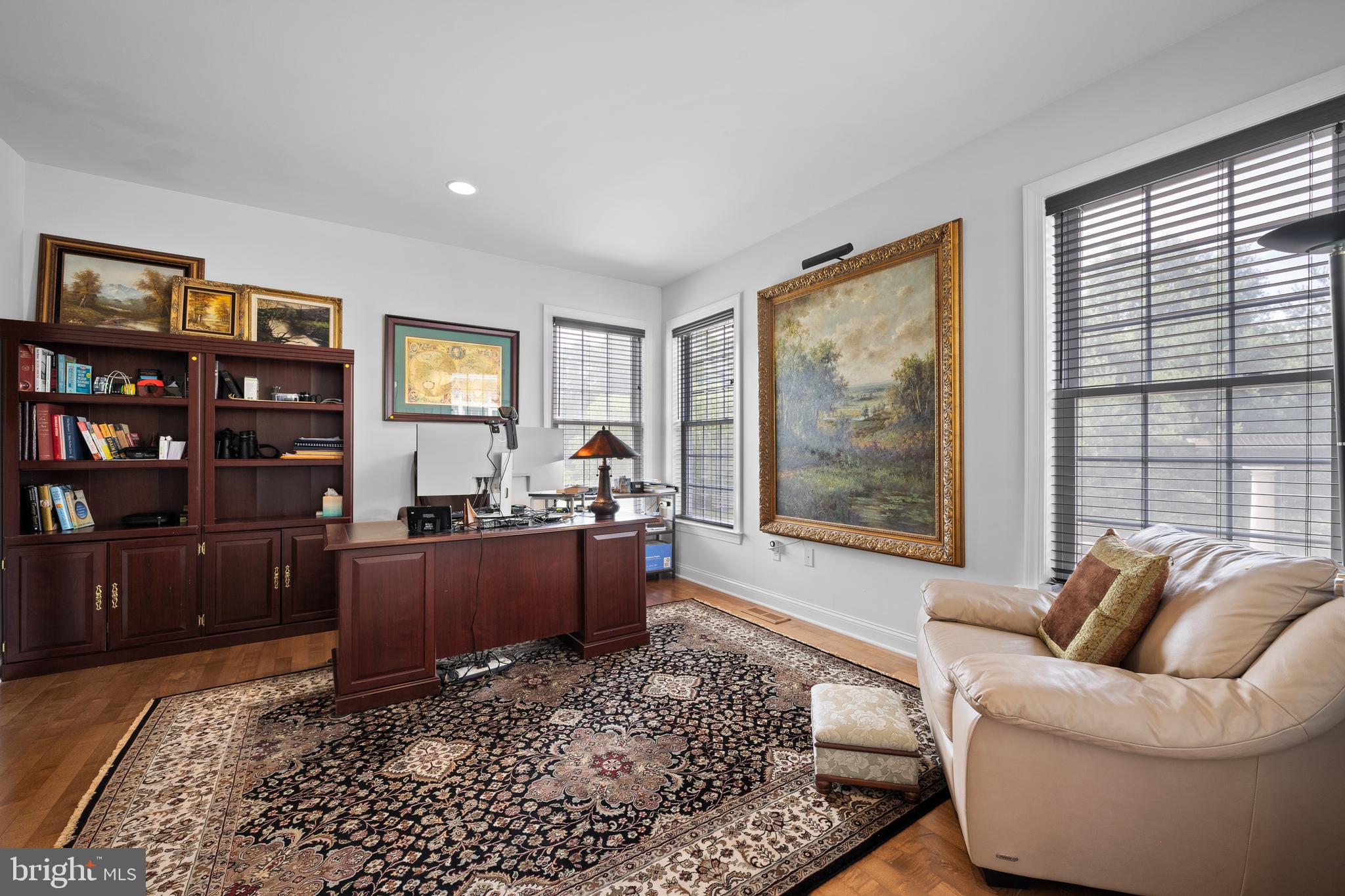 PONDVIEW - Residential