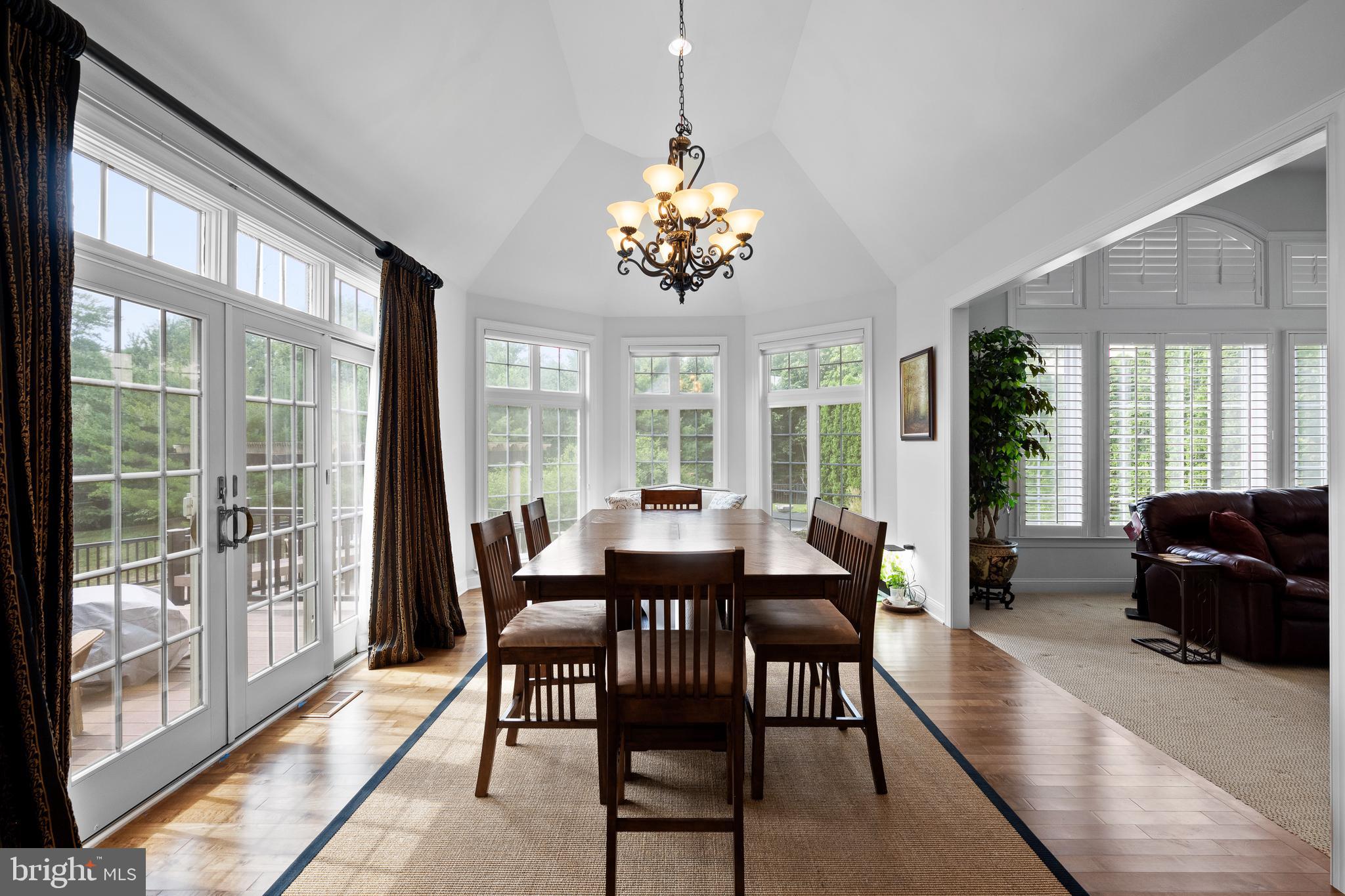 PONDVIEW - Residential