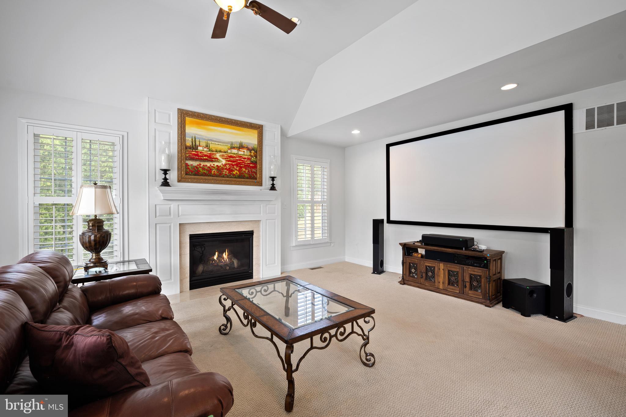 PONDVIEW - Residential