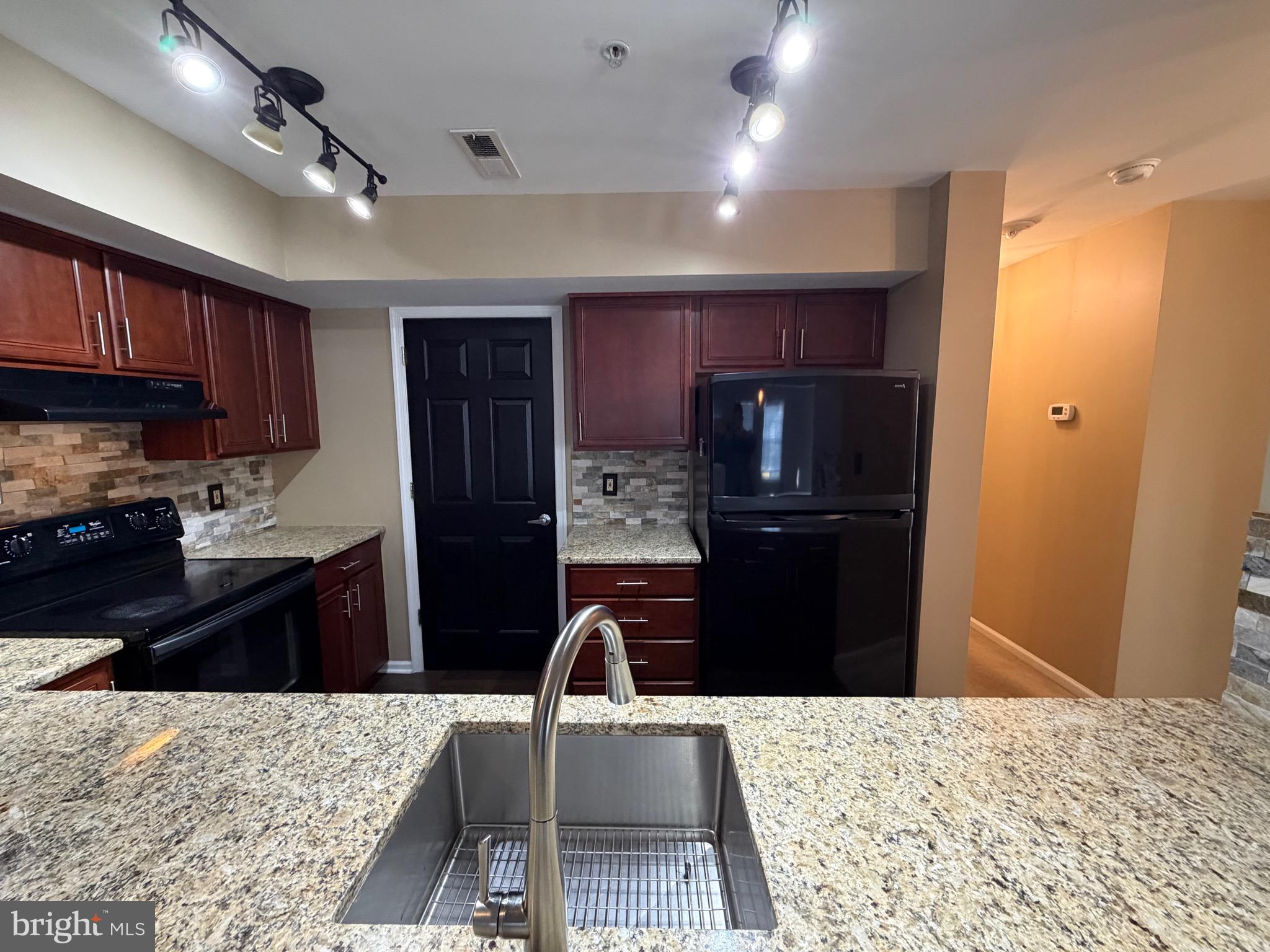 WALNUT BANK FARMS - Residential Lease