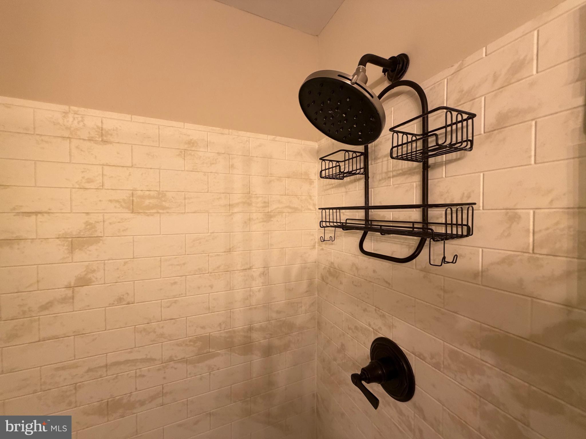 WALNUT BANK FARMS - Residential Lease