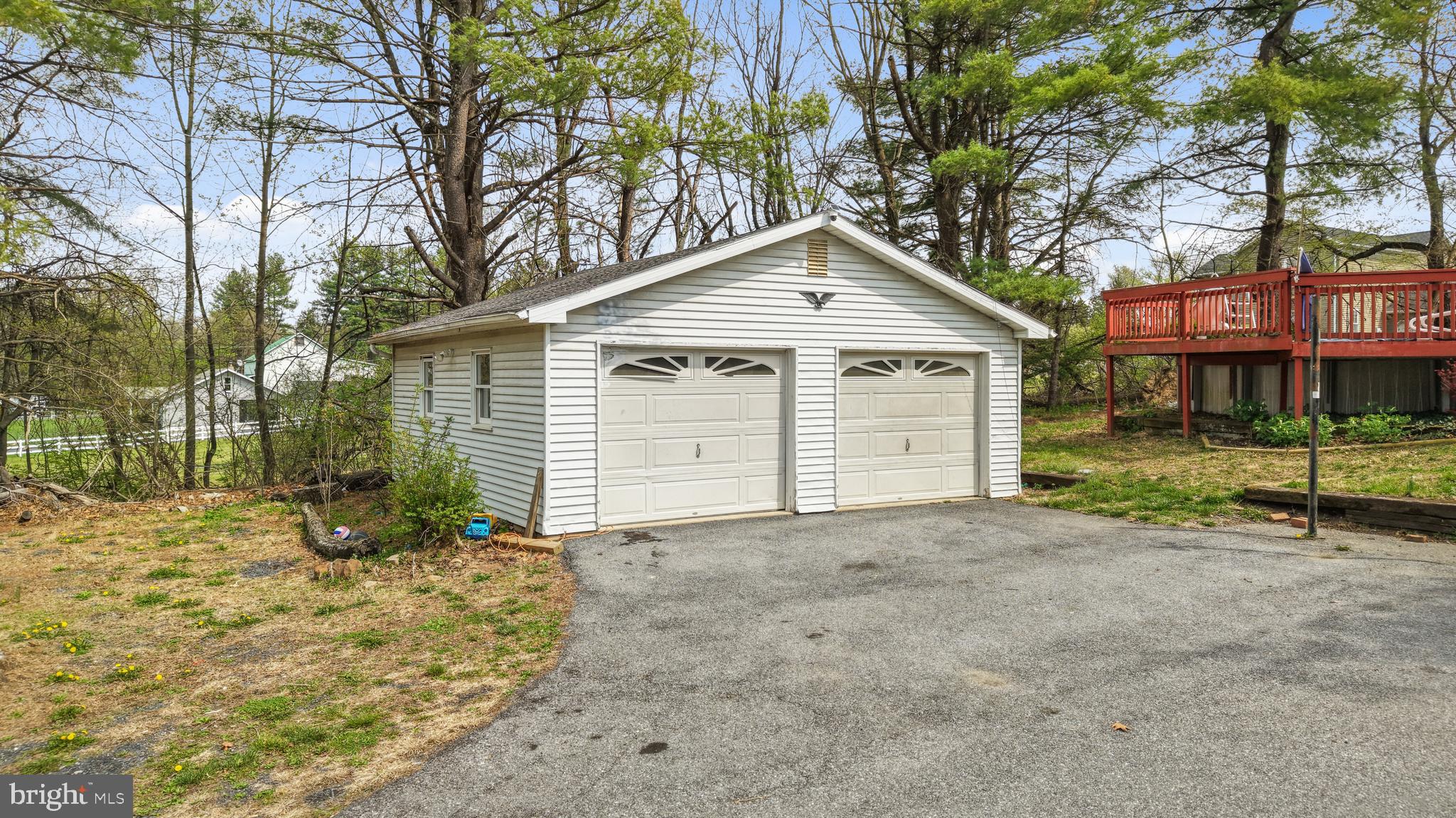 1042 NEFFS LAURYS ROAD