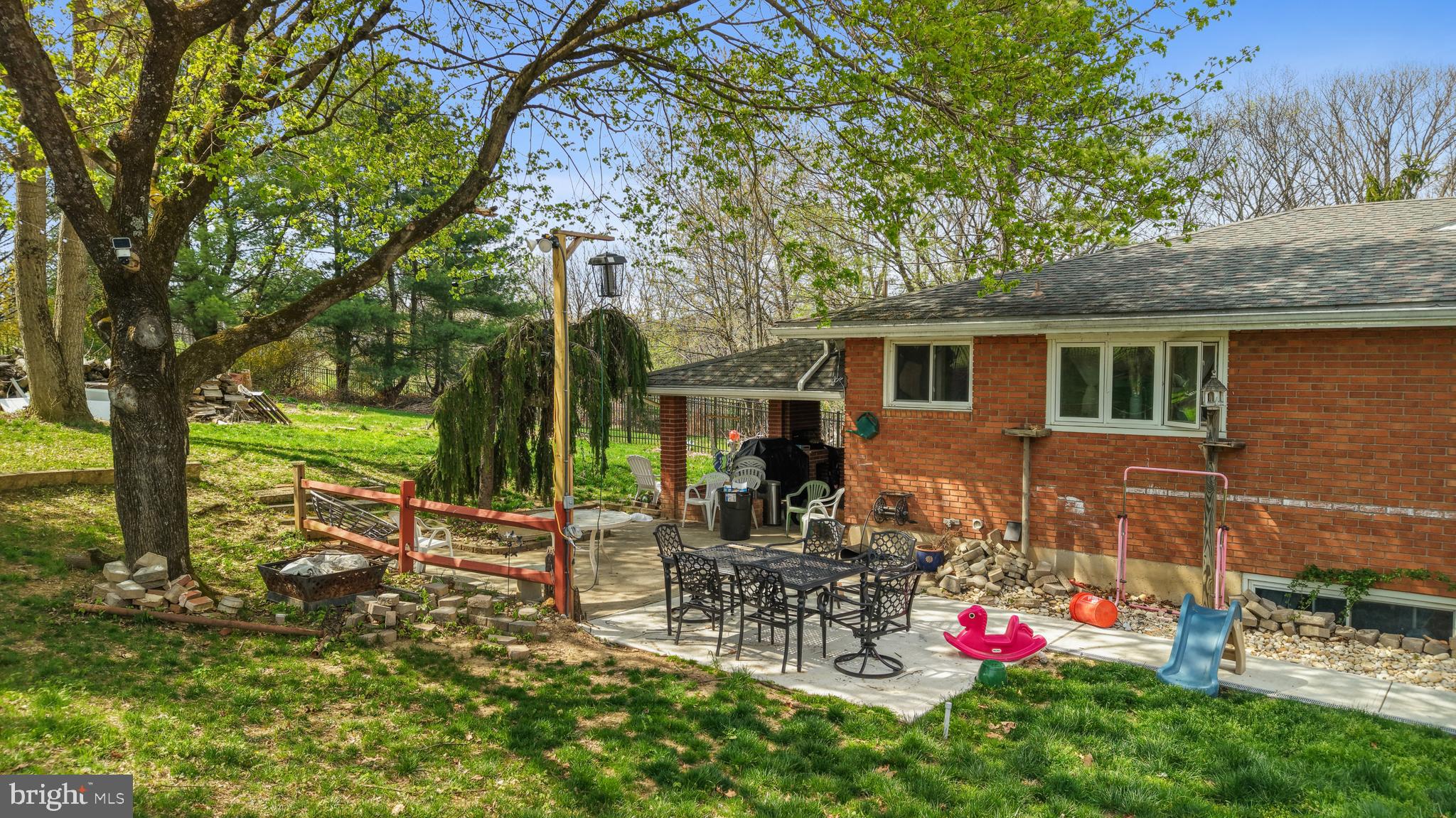1042 NEFFS LAURYS ROAD