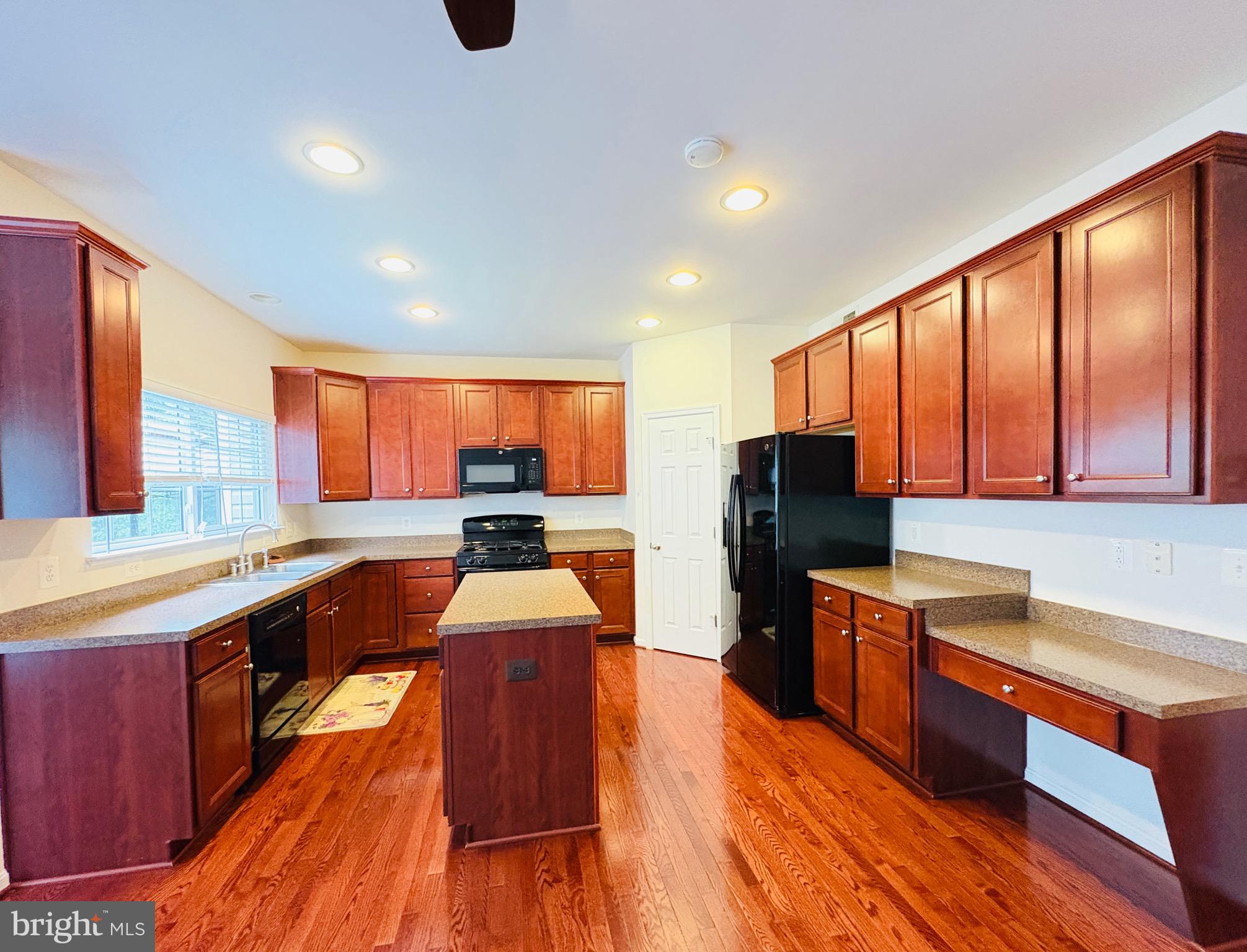 8268 LINBLAKE COURT