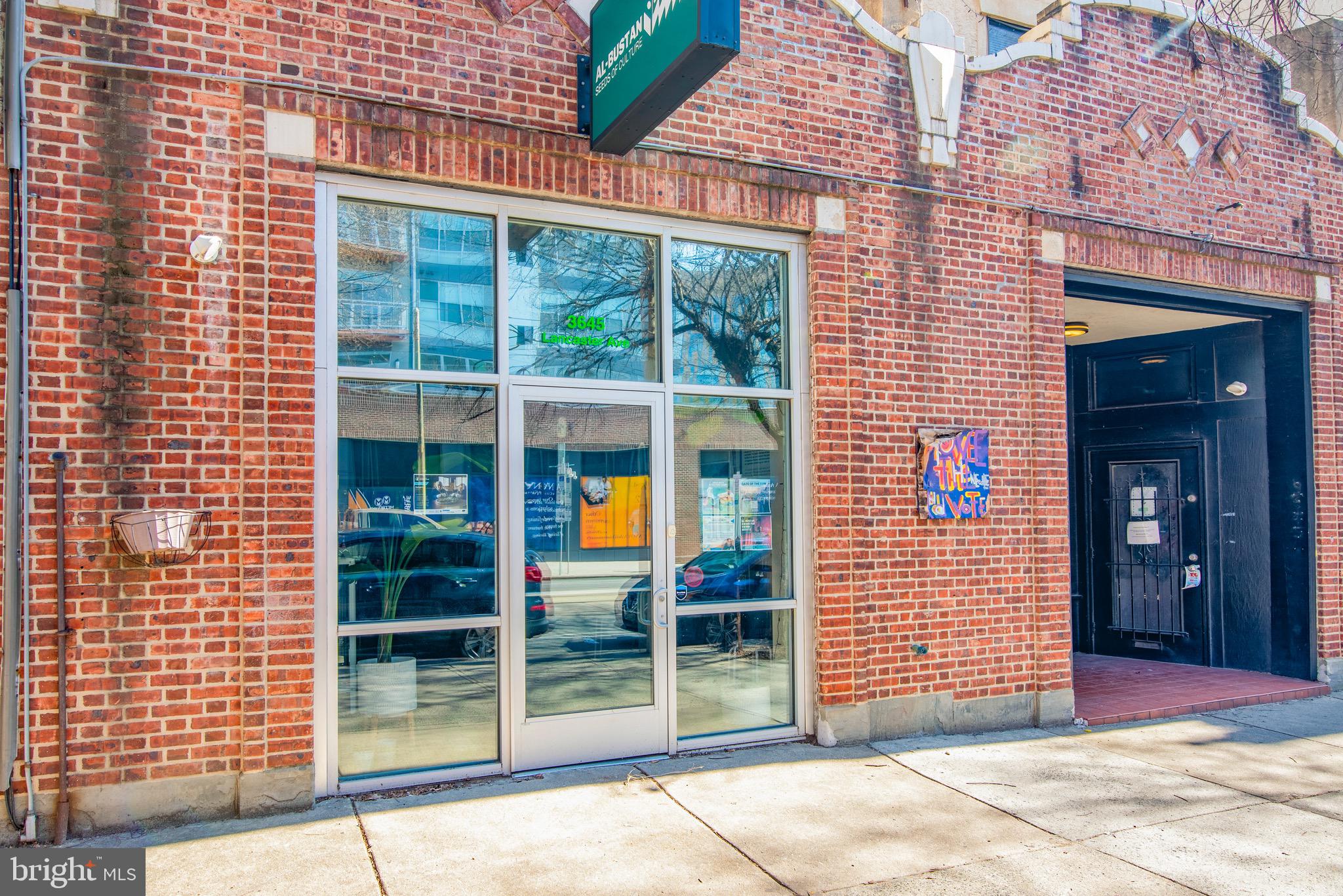 UNIVERSITY CITY - Commercial Lease