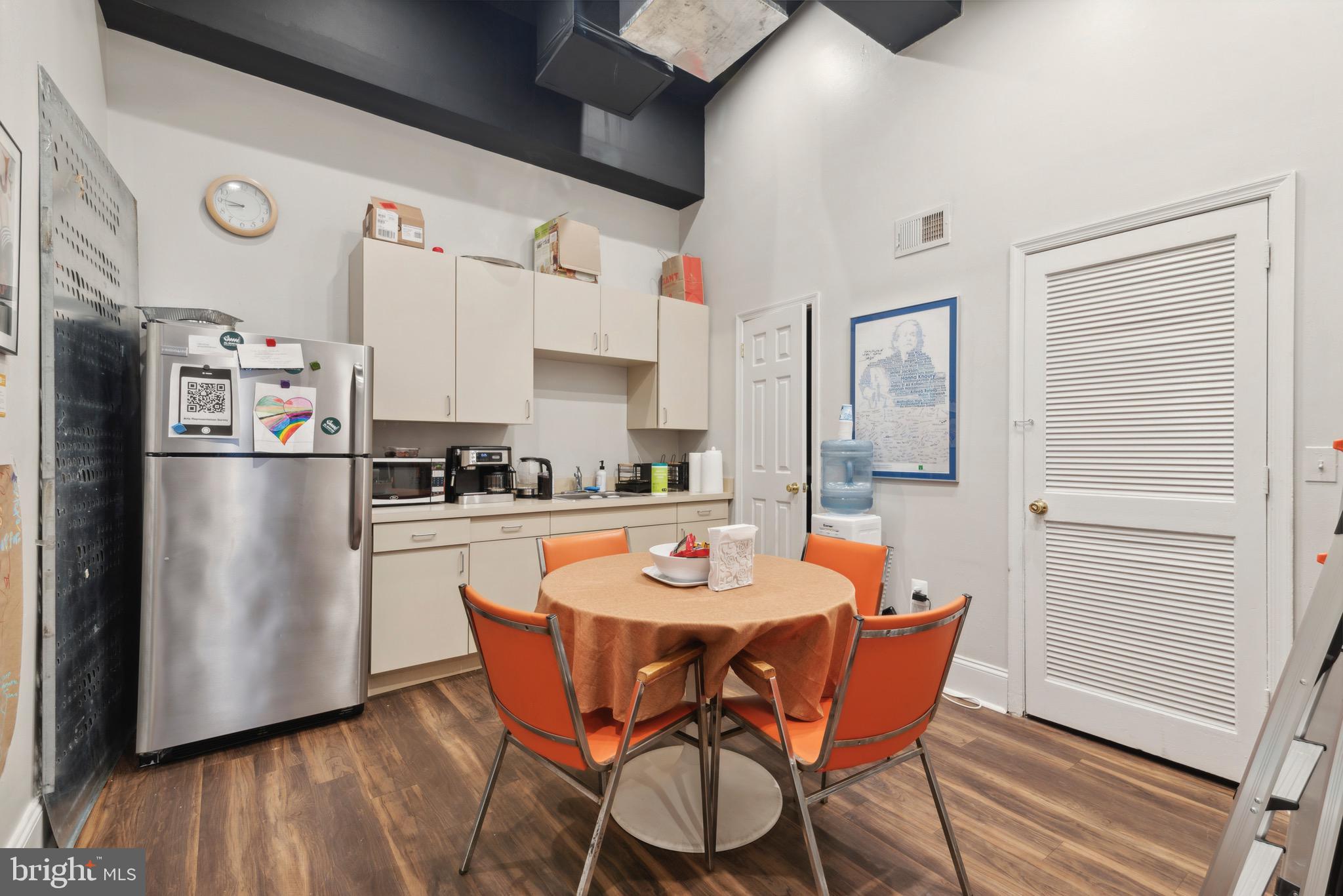 UNIVERSITY CITY - Commercial Lease