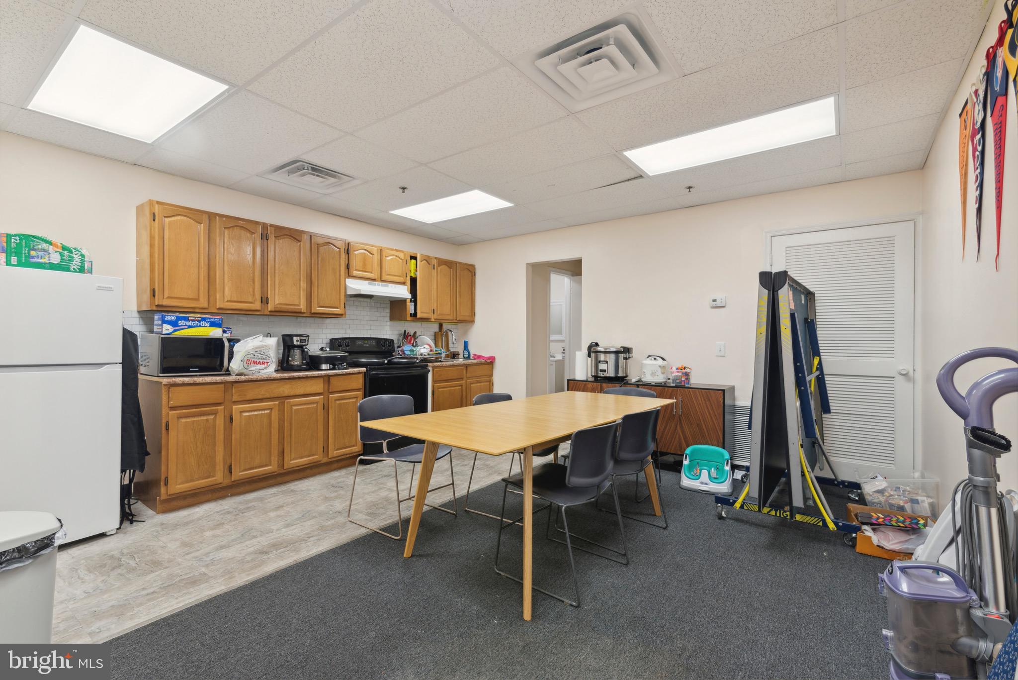 UNIVERSITY CITY - Commercial Lease