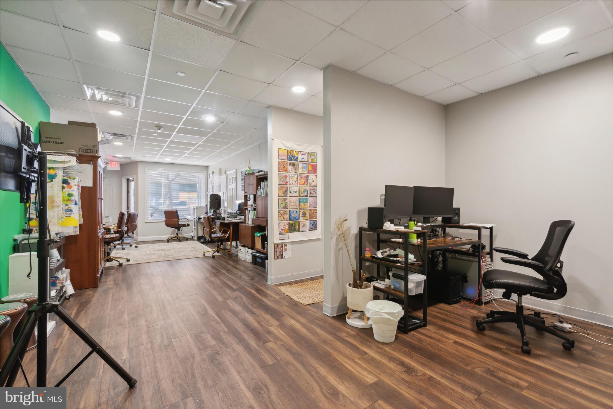 UNIVERSITY CITY - Commercial Lease