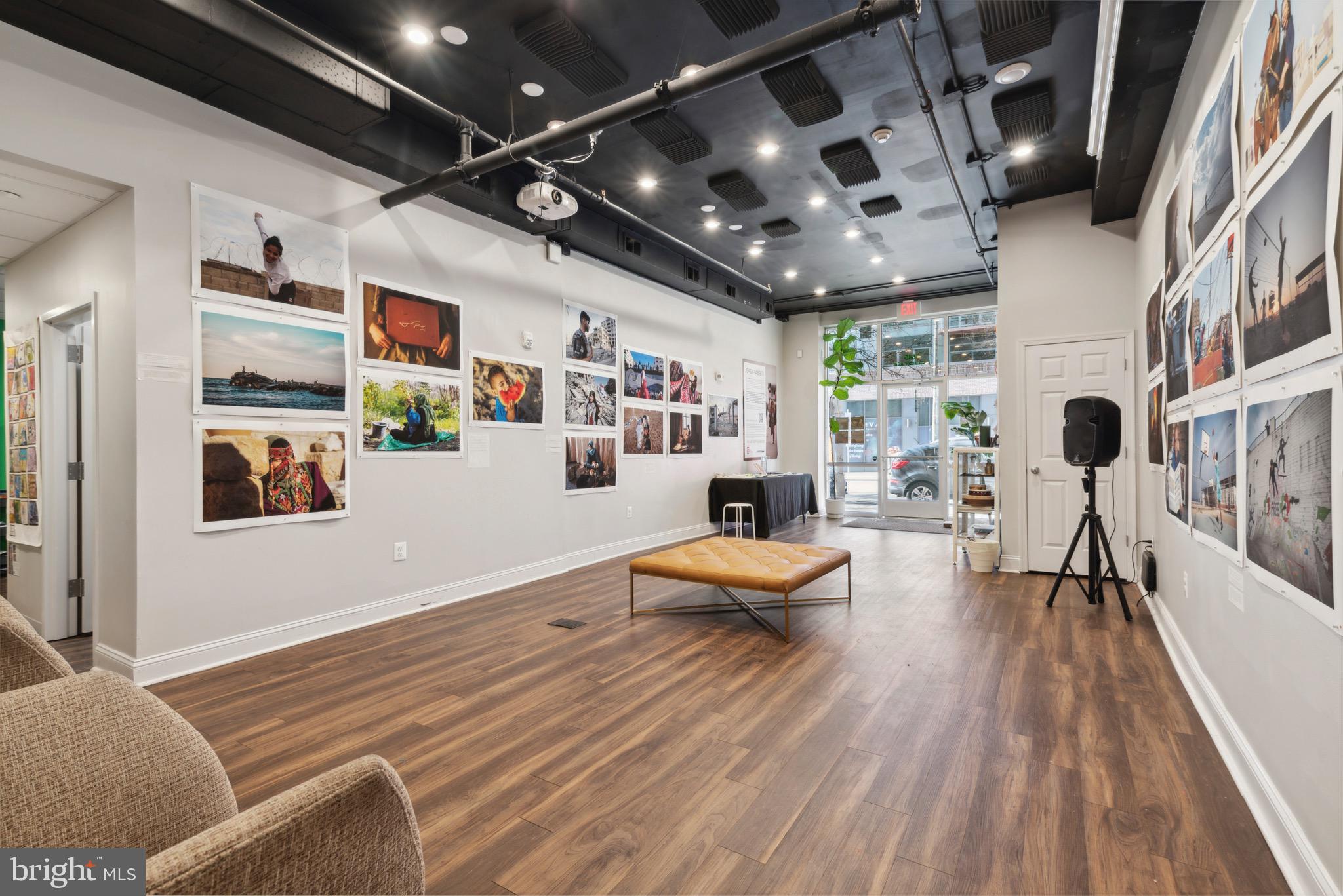 UNIVERSITY CITY - Commercial Lease