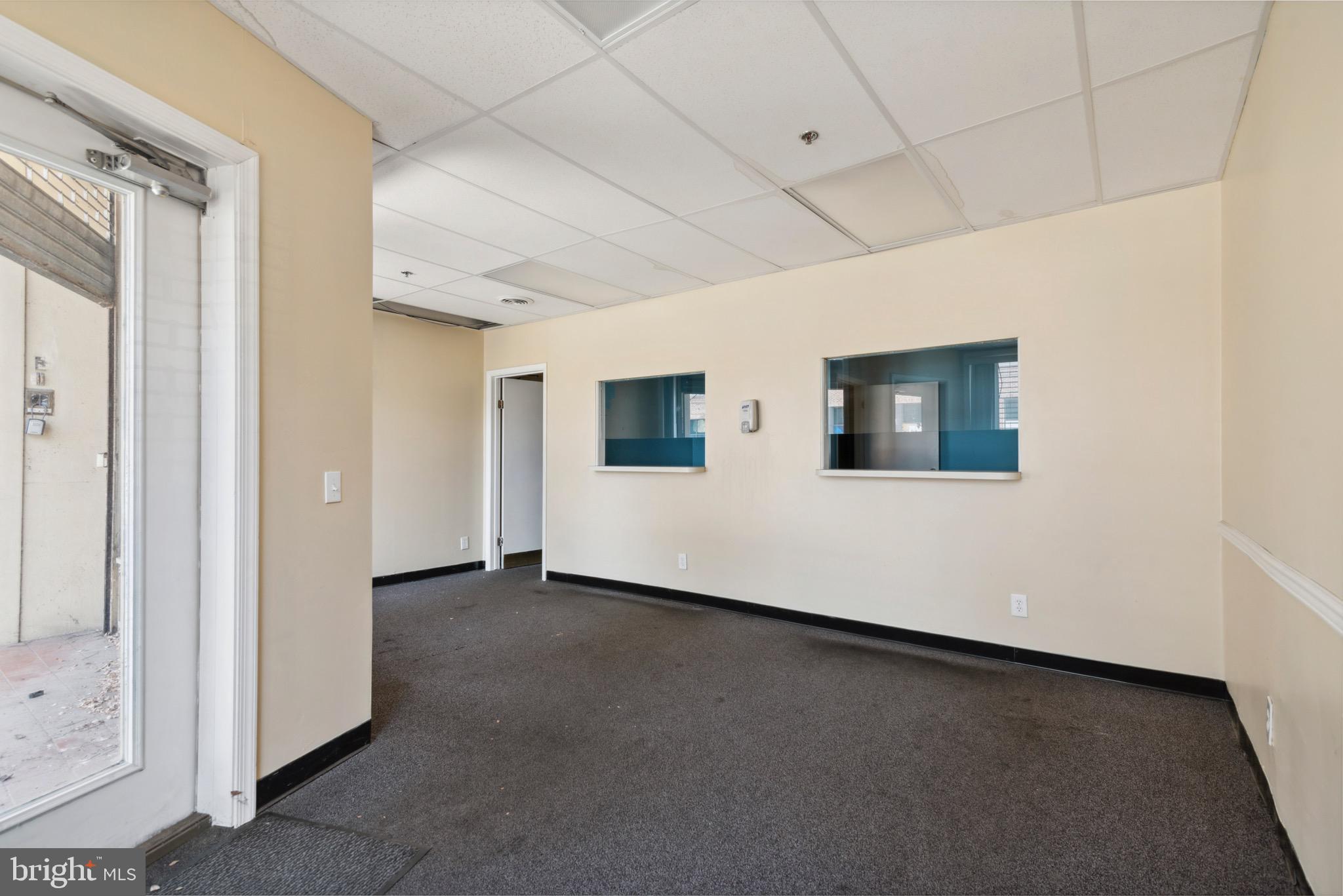 UNIVERSITY CITY - Commercial Lease