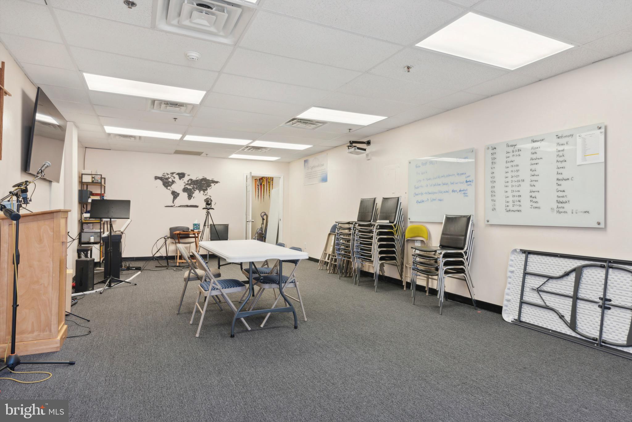 UNIVERSITY CITY - Commercial Lease