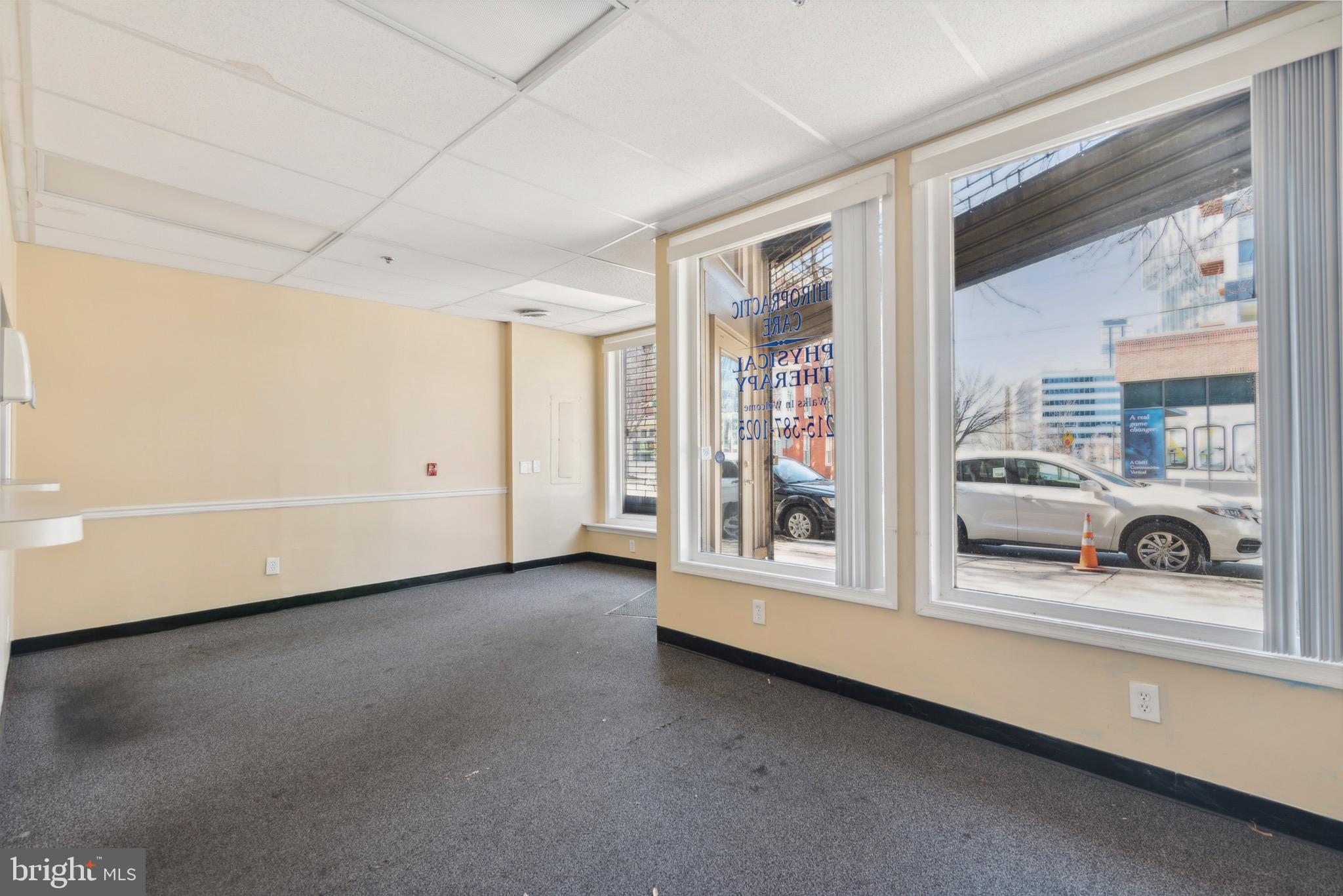 UNIVERSITY CITY - Commercial Lease