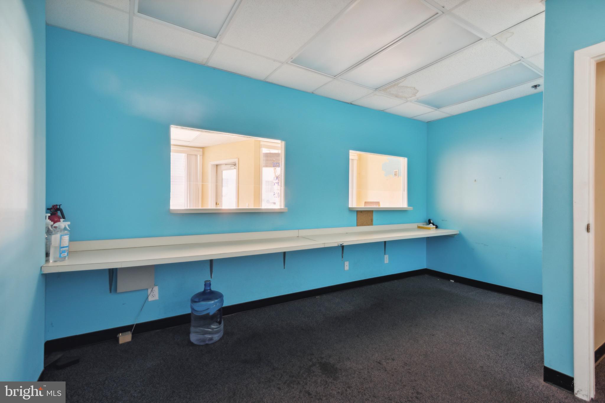 UNIVERSITY CITY - Commercial Lease