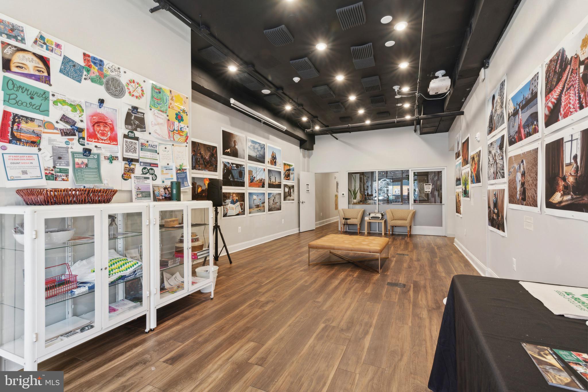 UNIVERSITY CITY - Commercial Lease