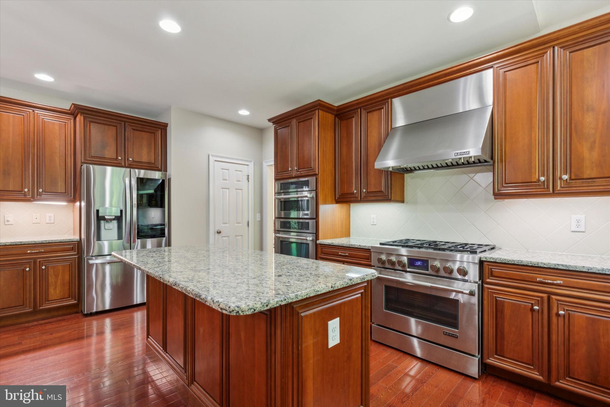 UPPER MOUNTAIN ESTS - Residential