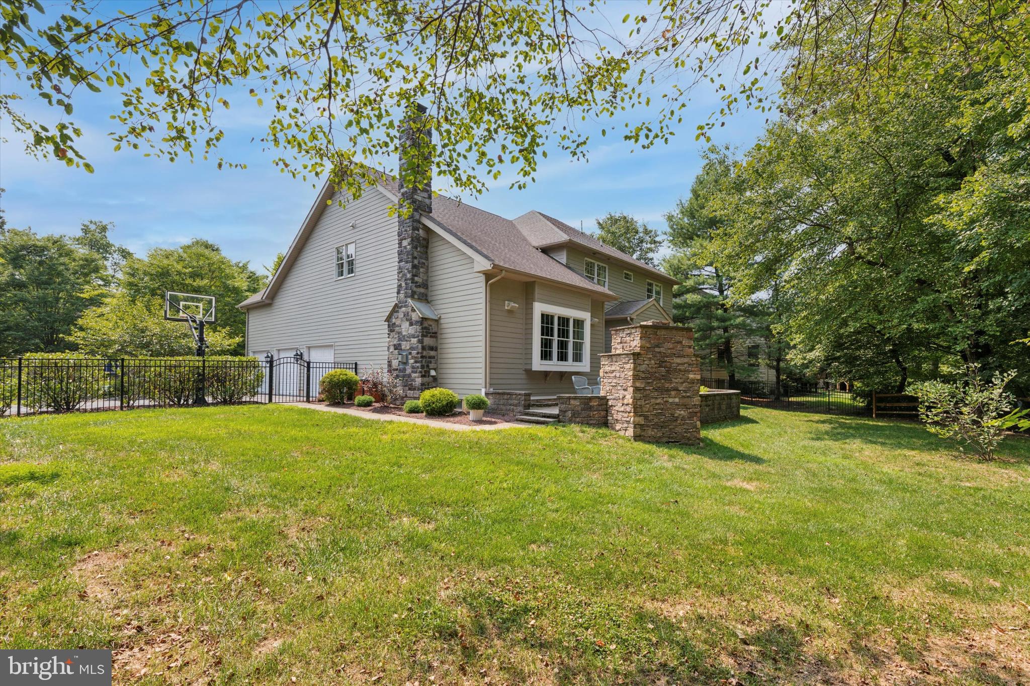 UPPER MOUNTAIN ESTS - Residential