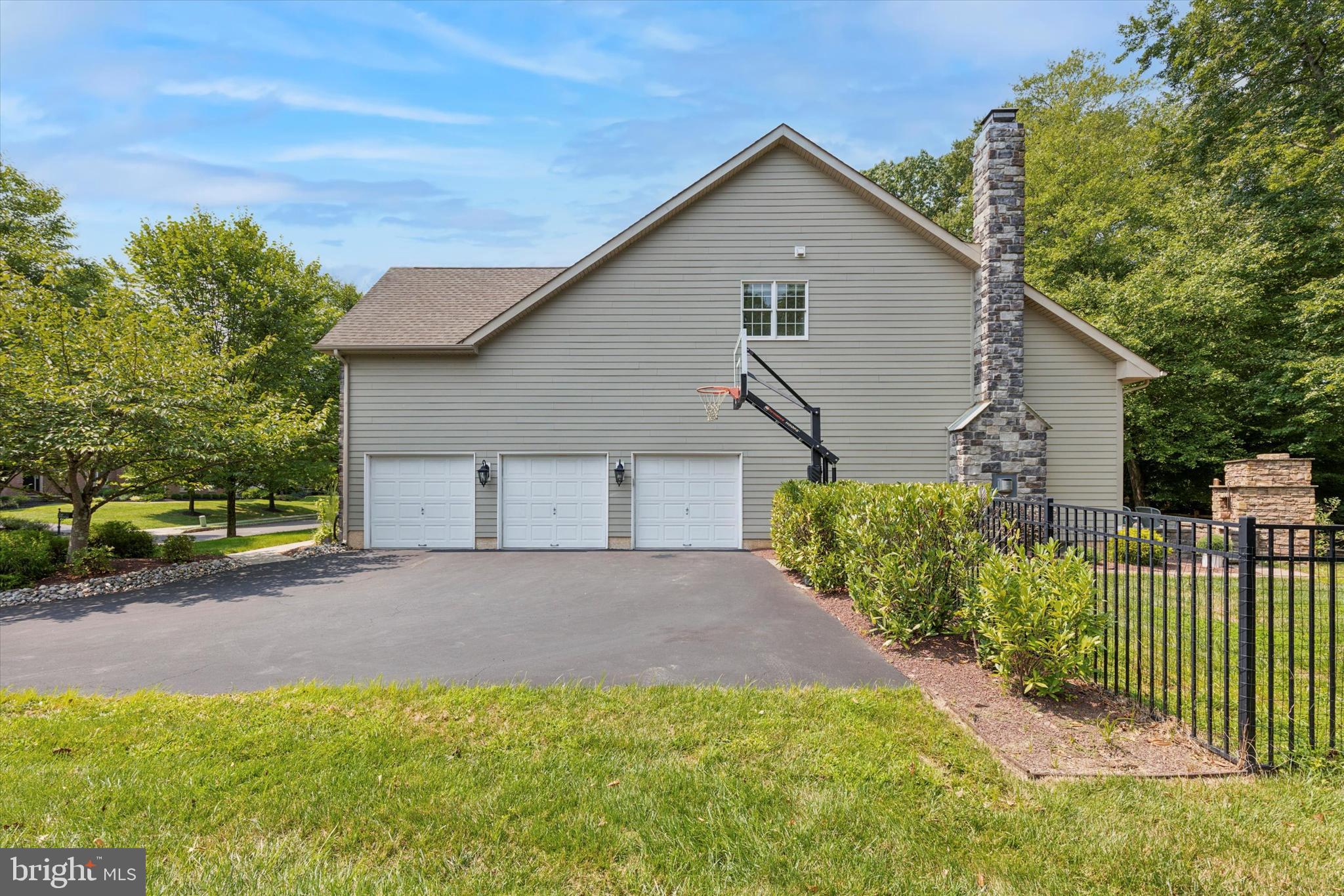 UPPER MOUNTAIN ESTS - Residential