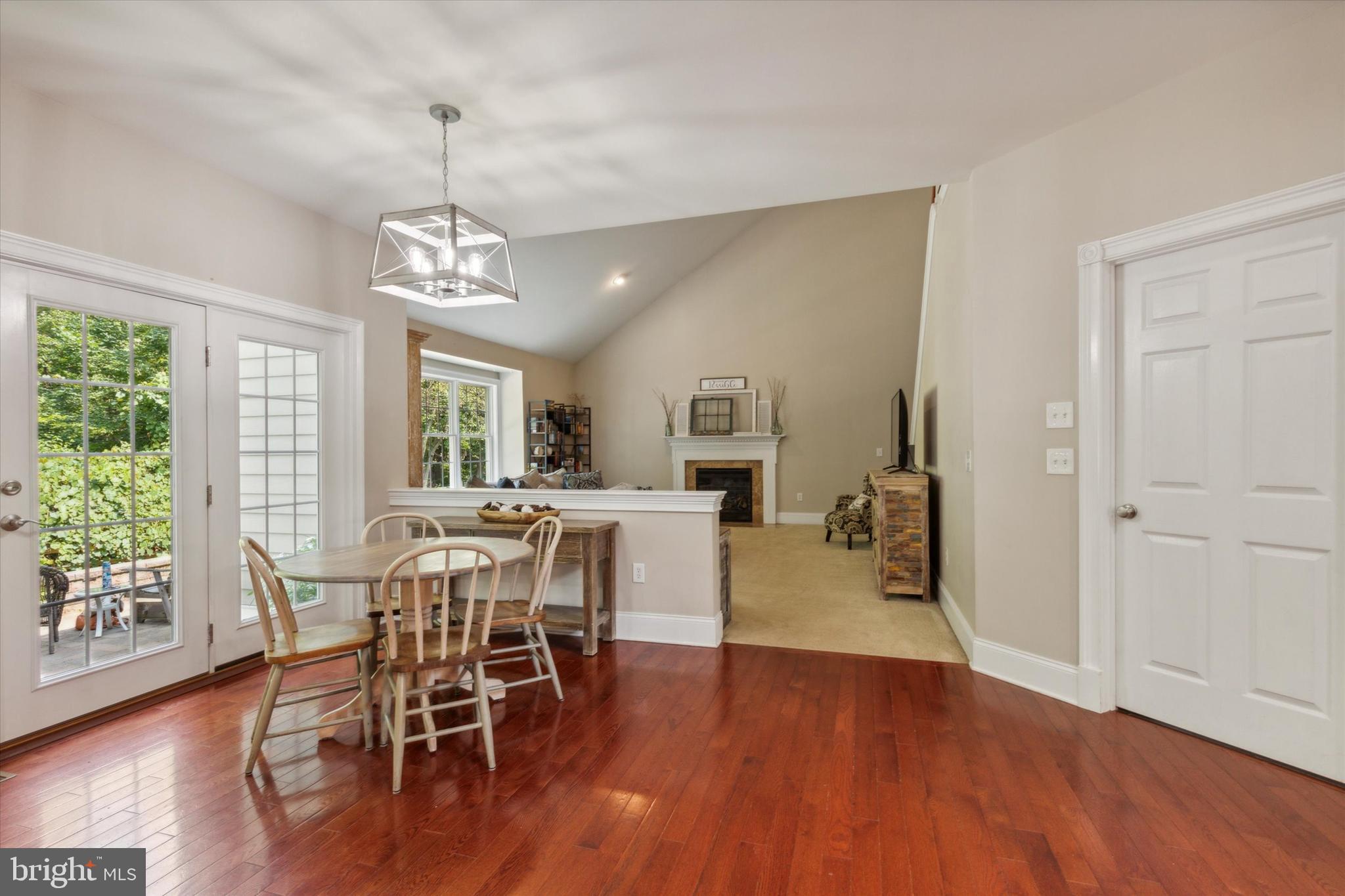 UPPER MOUNTAIN ESTS - Residential