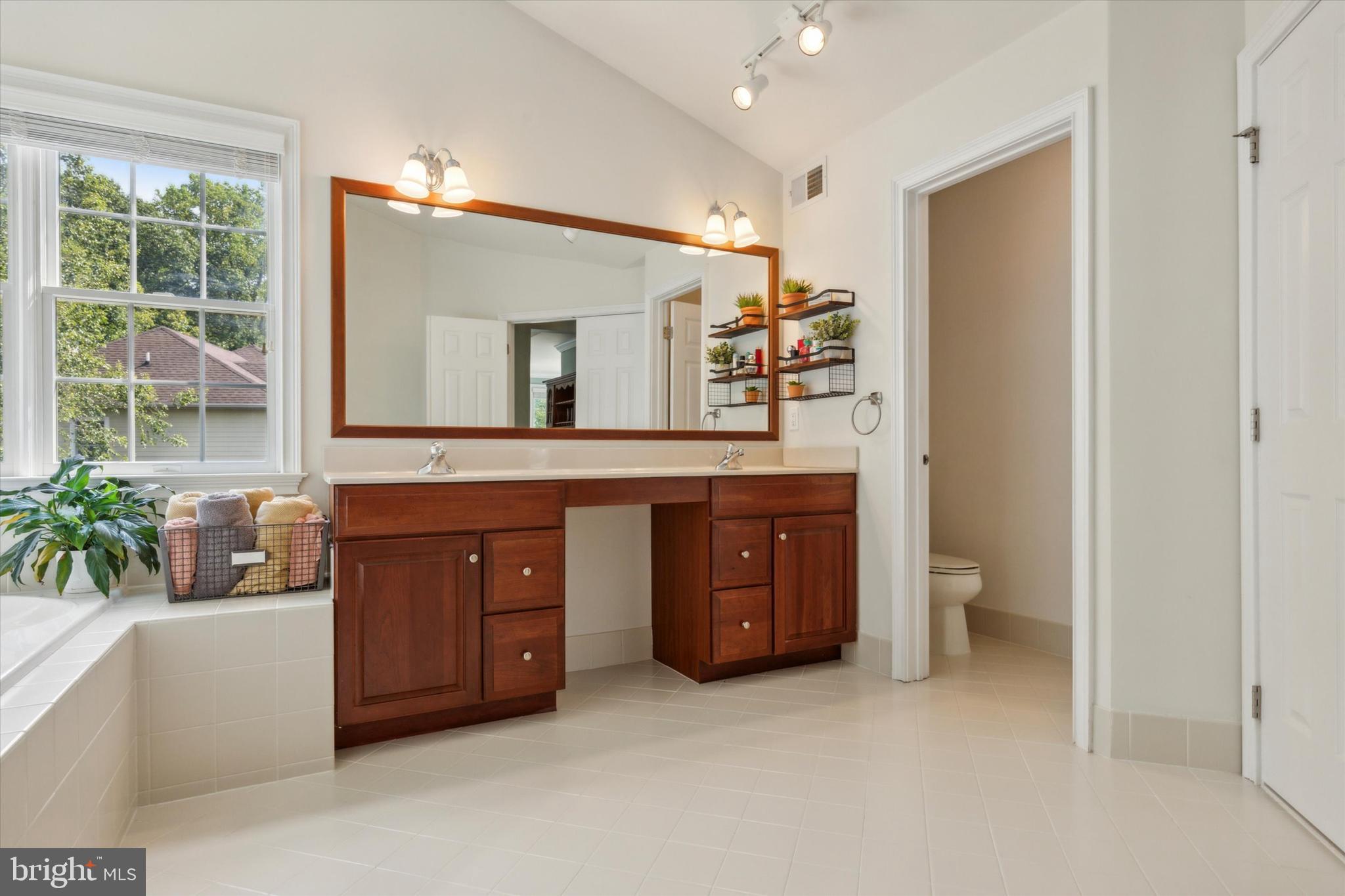 UPPER MOUNTAIN ESTS - Residential