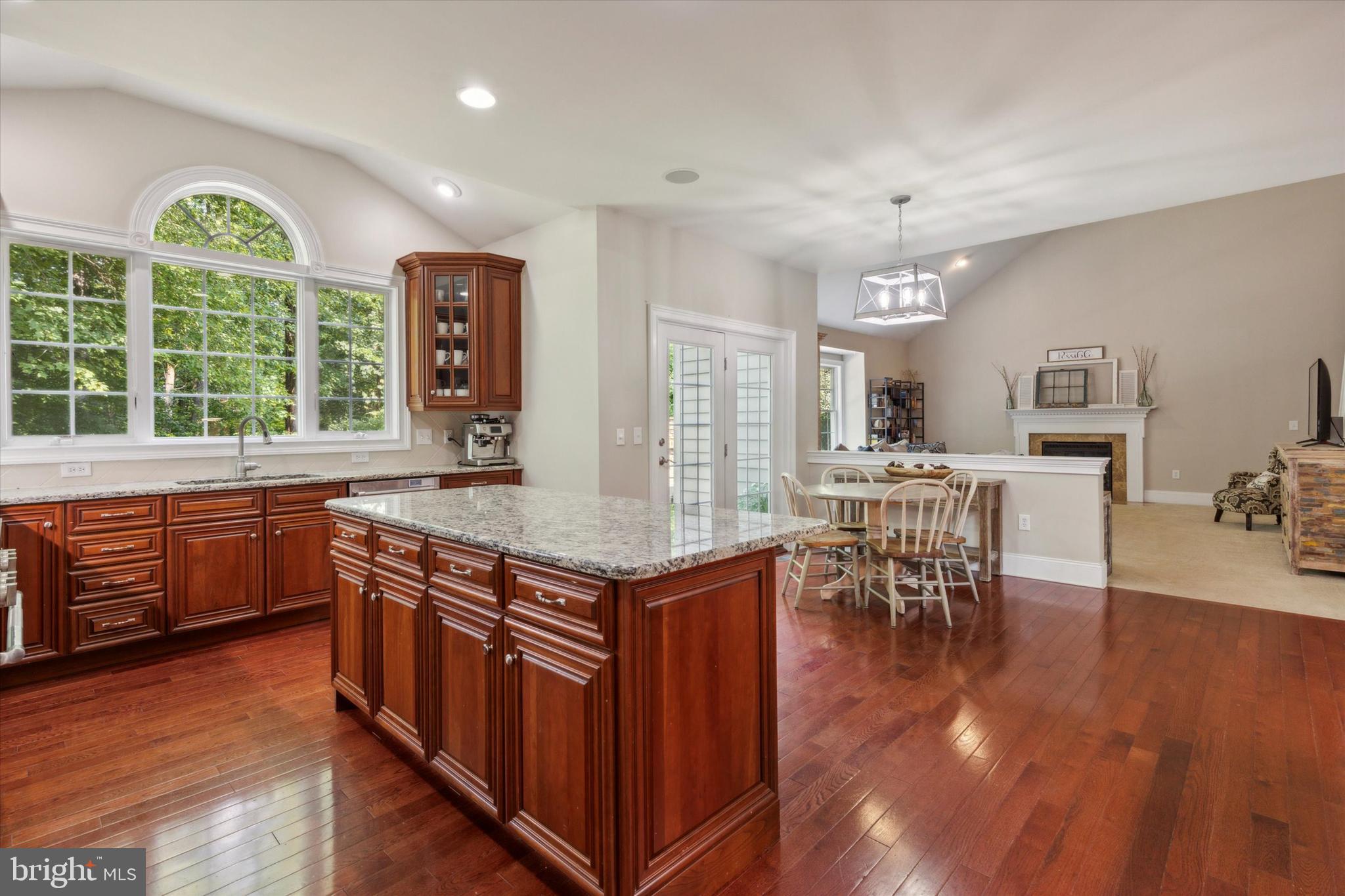 UPPER MOUNTAIN ESTS - Residential