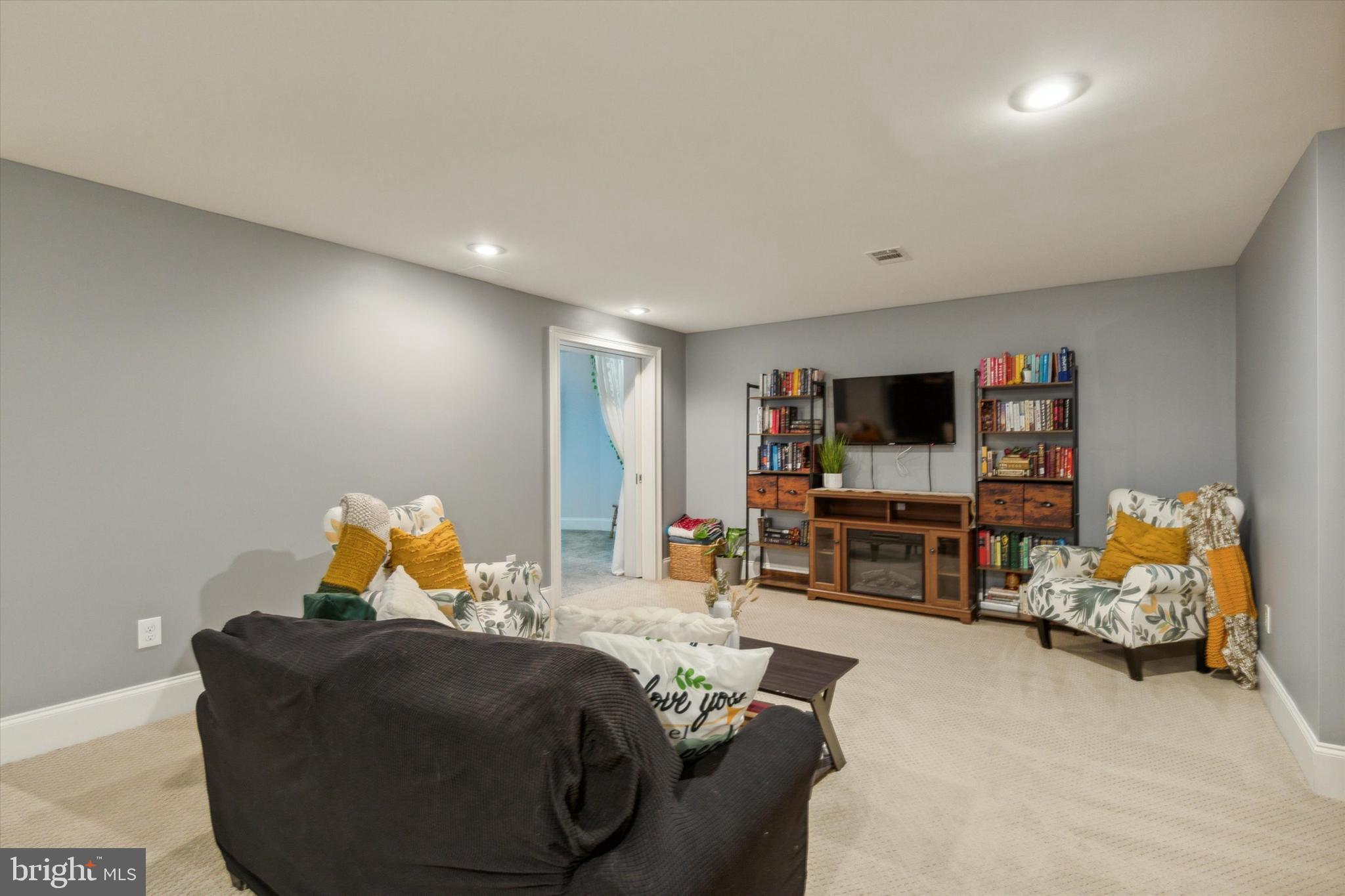 UPPER MOUNTAIN ESTS - Residential