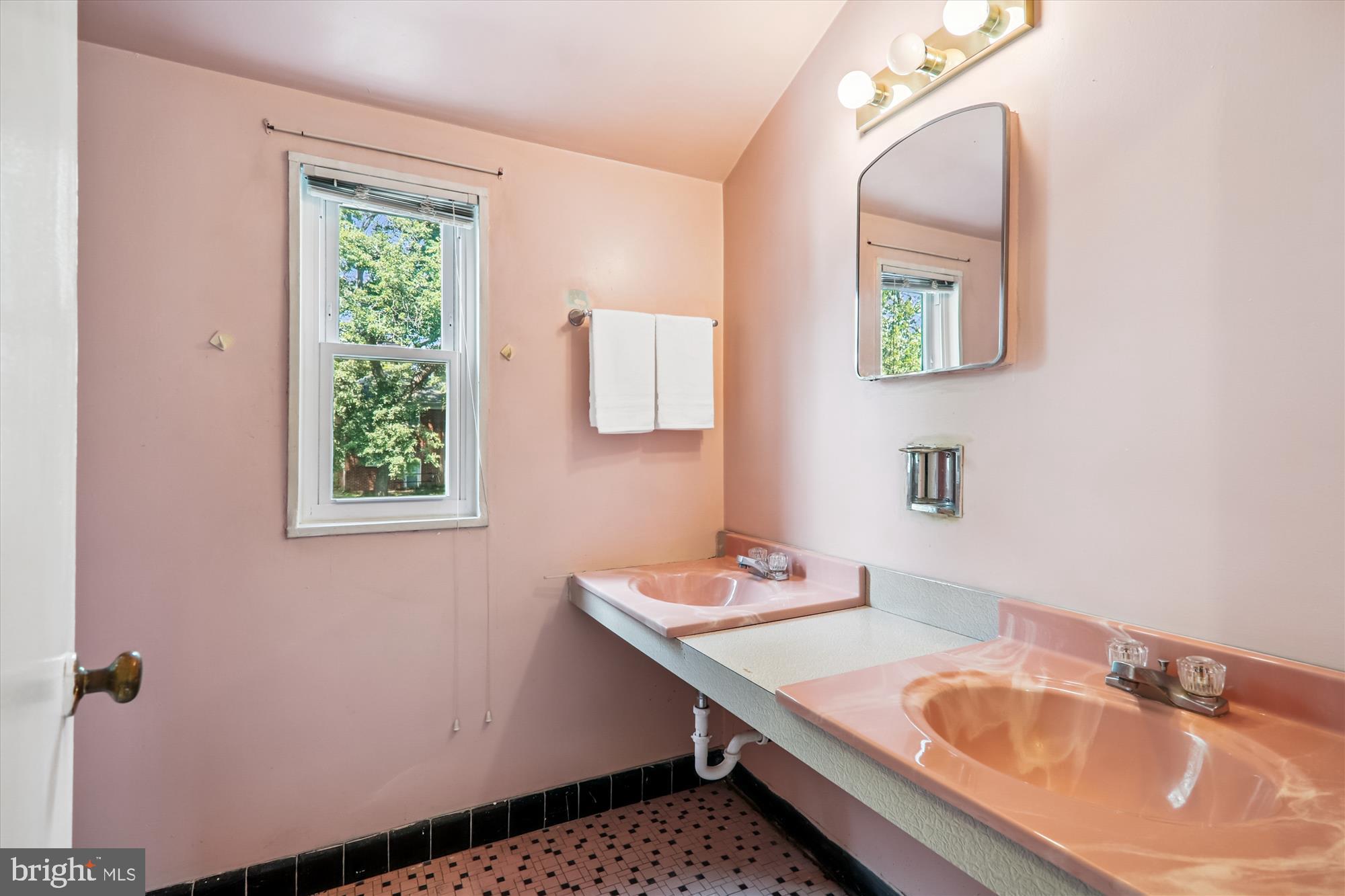 ADELPHI HEIGHTS - Residential