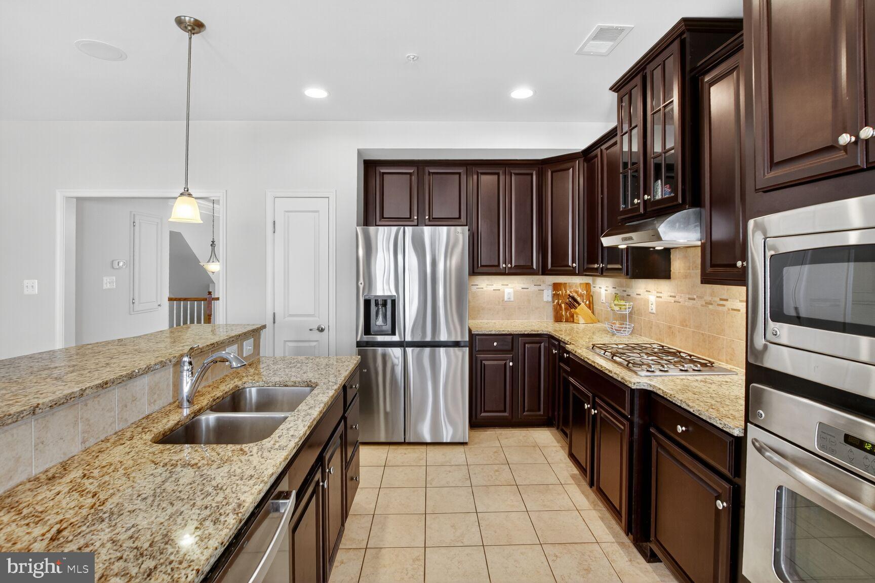 446 BLUE FLAX PLACE 446
