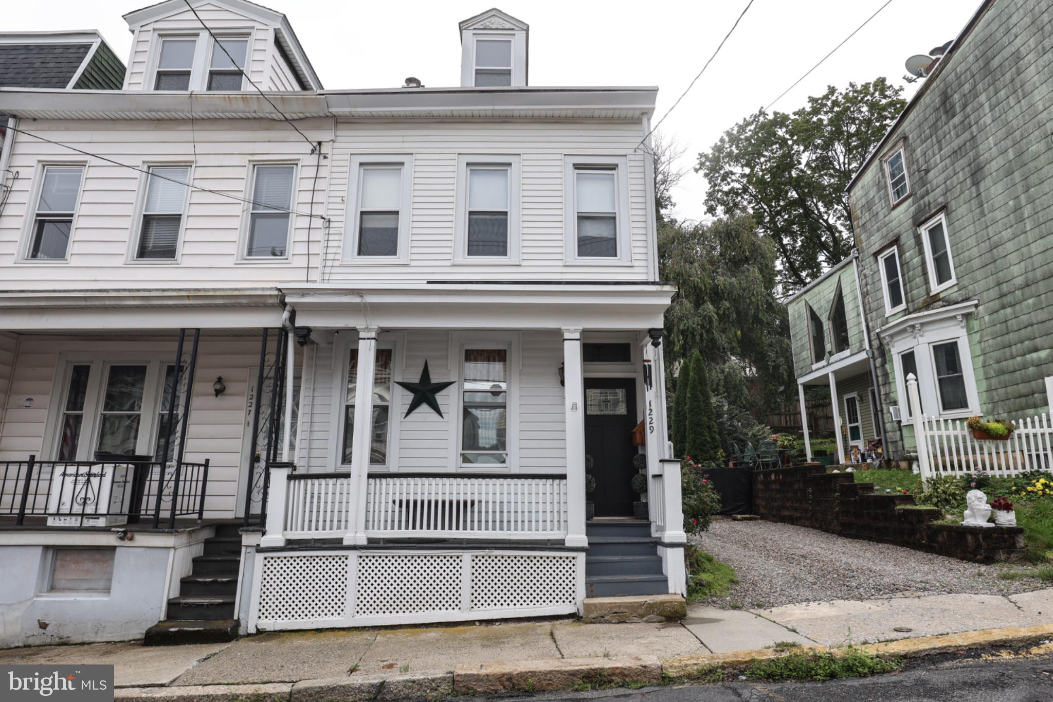 1229 W NORWEGIAN STREET