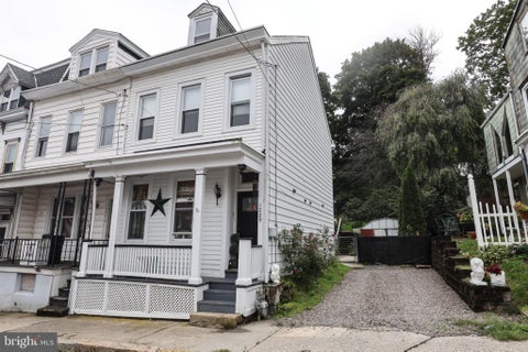 Townhouse For Sale - 1229 W Norwegian Street<br/> POTTSVILLE, PA 17901
