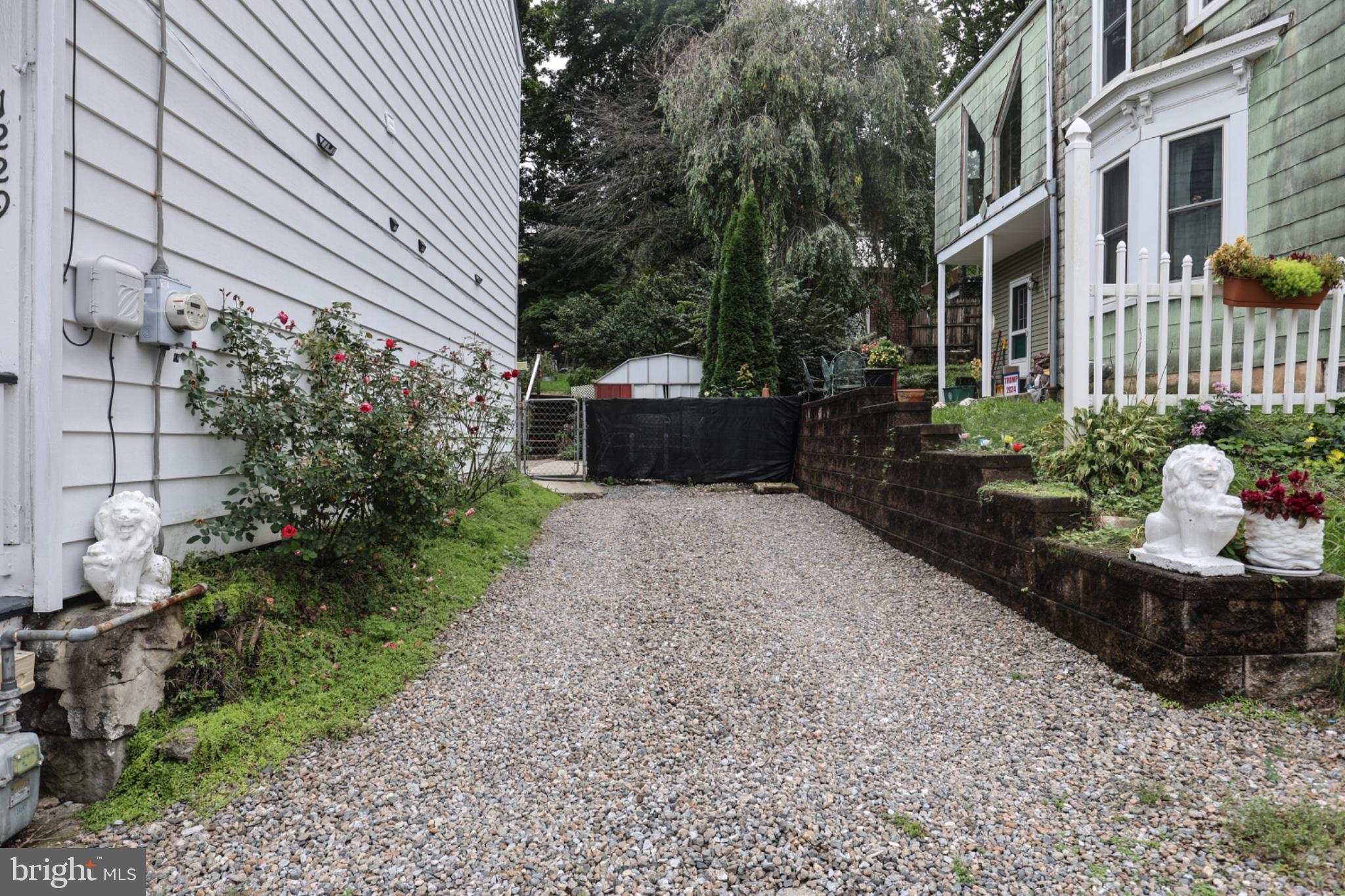 1229 W NORWEGIAN STREET