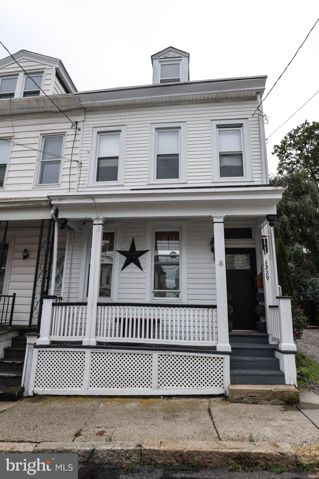 1229 W NORWEGIAN STREET