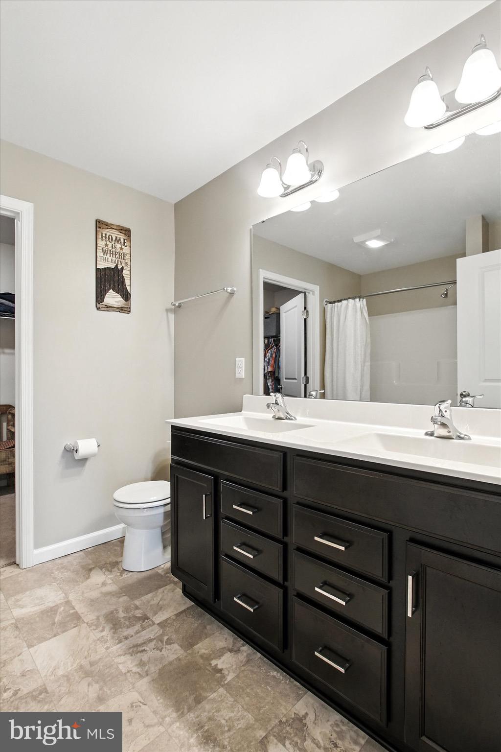 PARADISE VILLAGE - Residential