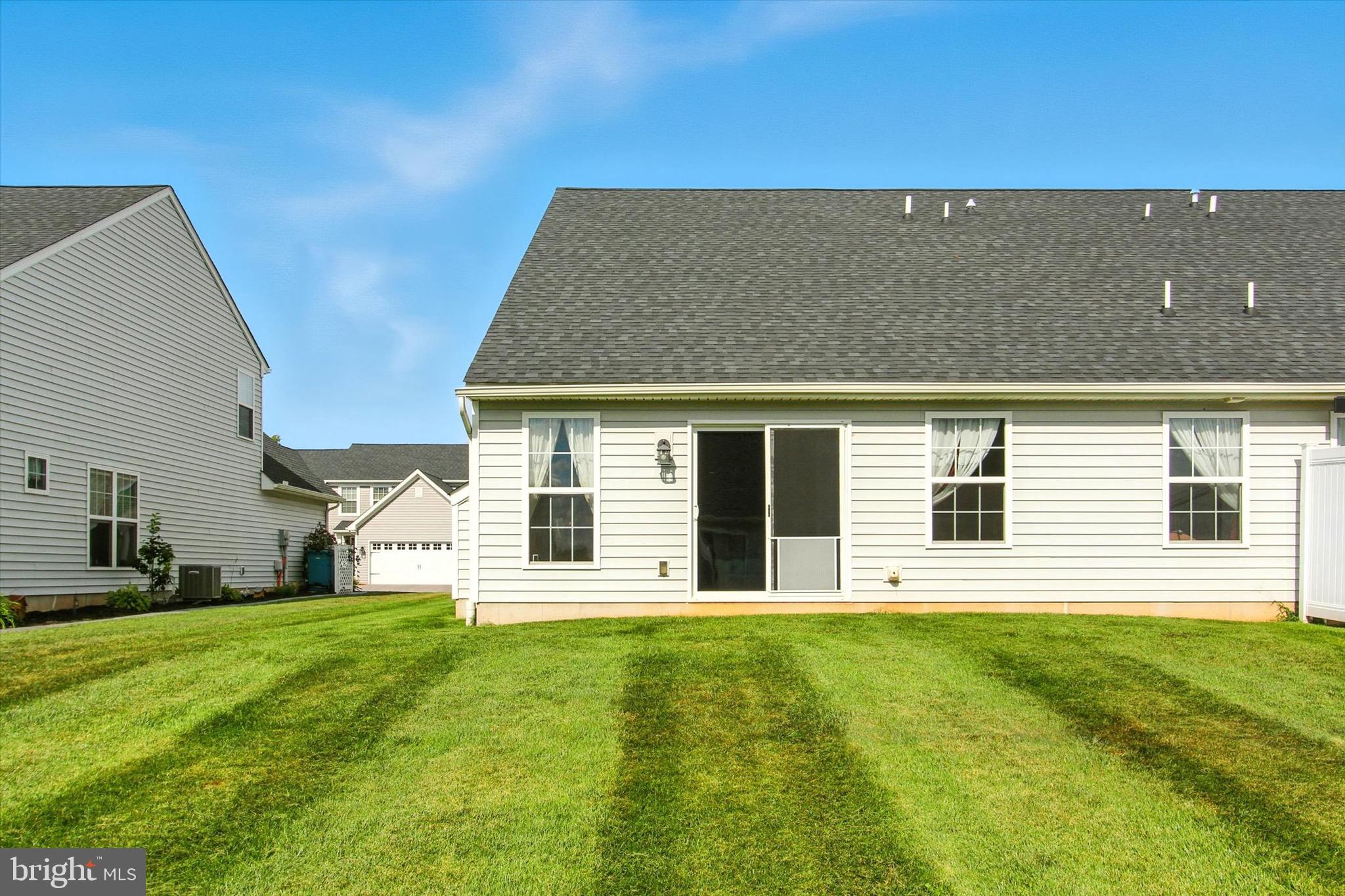 PARADISE VILLAGE - Residential