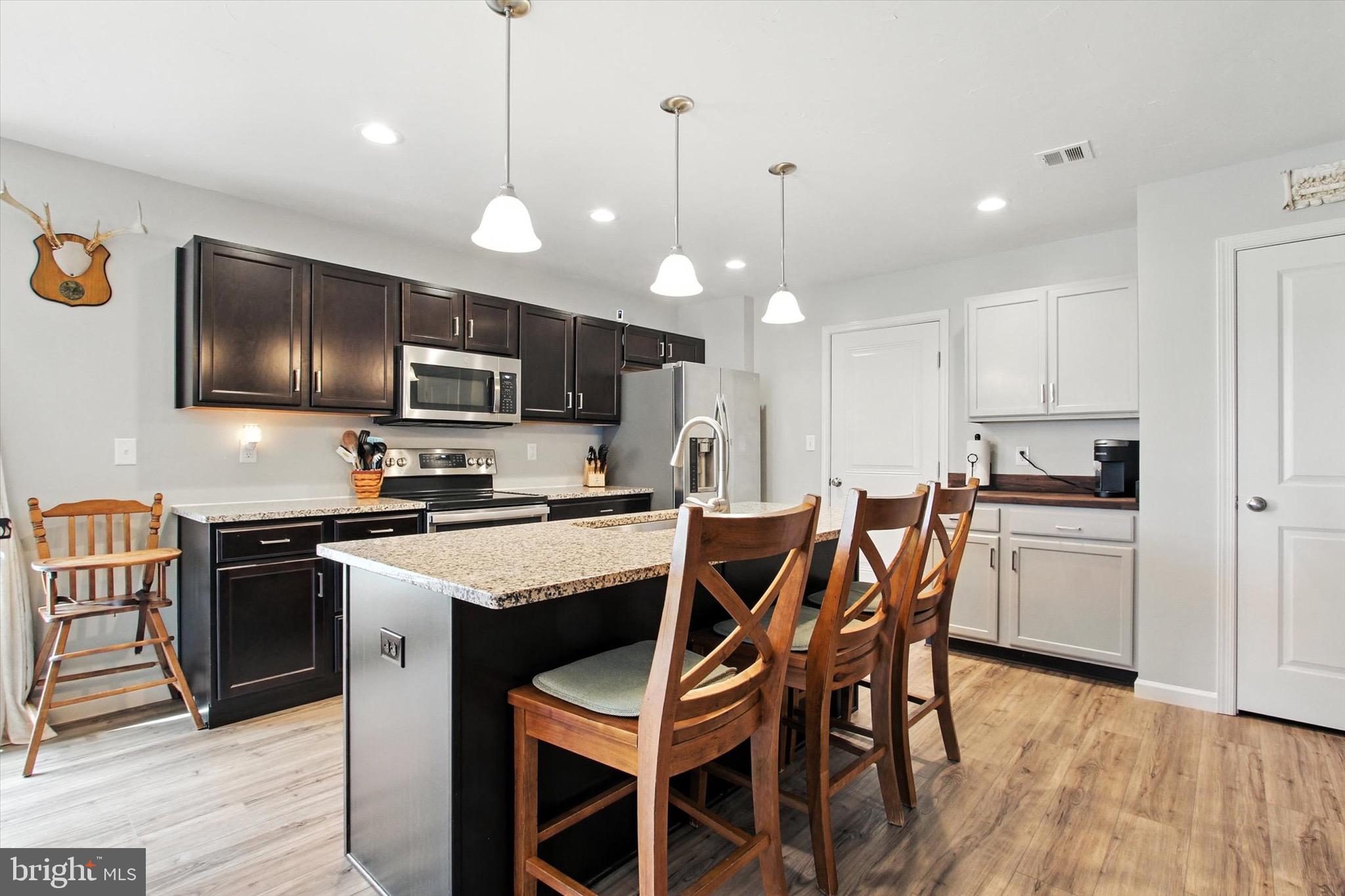 PARADISE VILLAGE - Residential