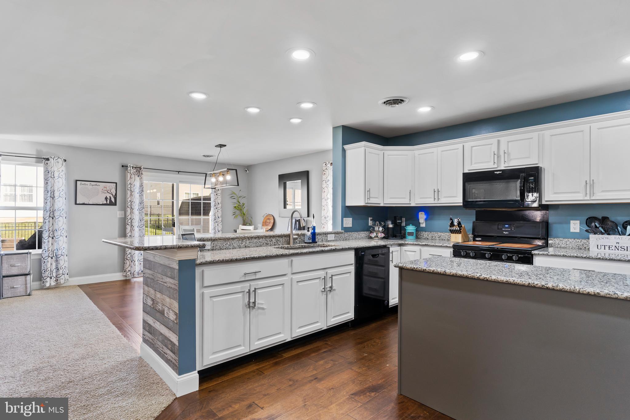 WINDY HEIGHTS, THE NEW - Residential