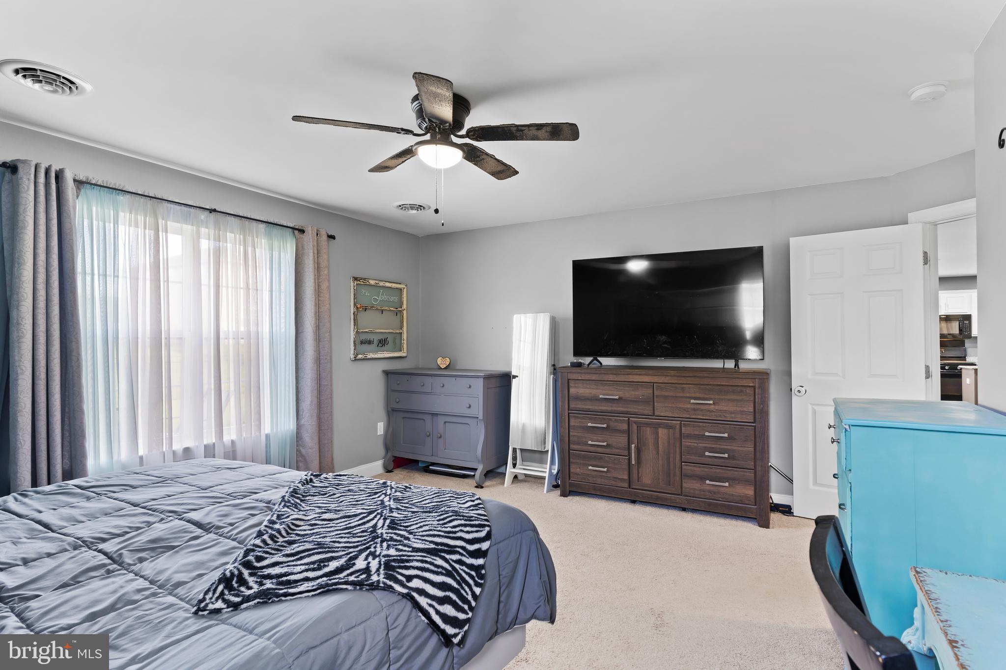 WINDY HEIGHTS, THE NEW - Residential