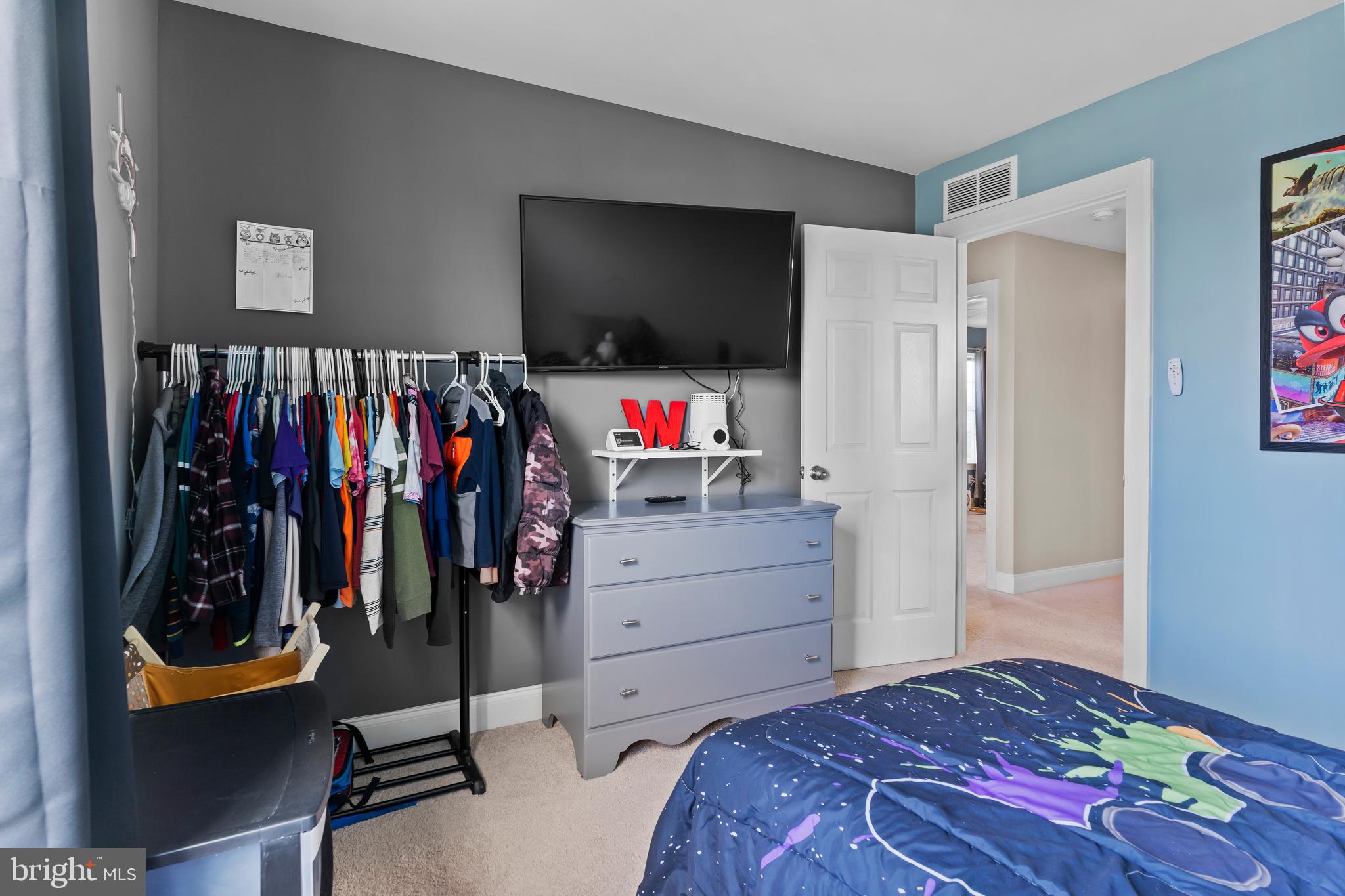 WINDY HEIGHTS, THE NEW - Residential