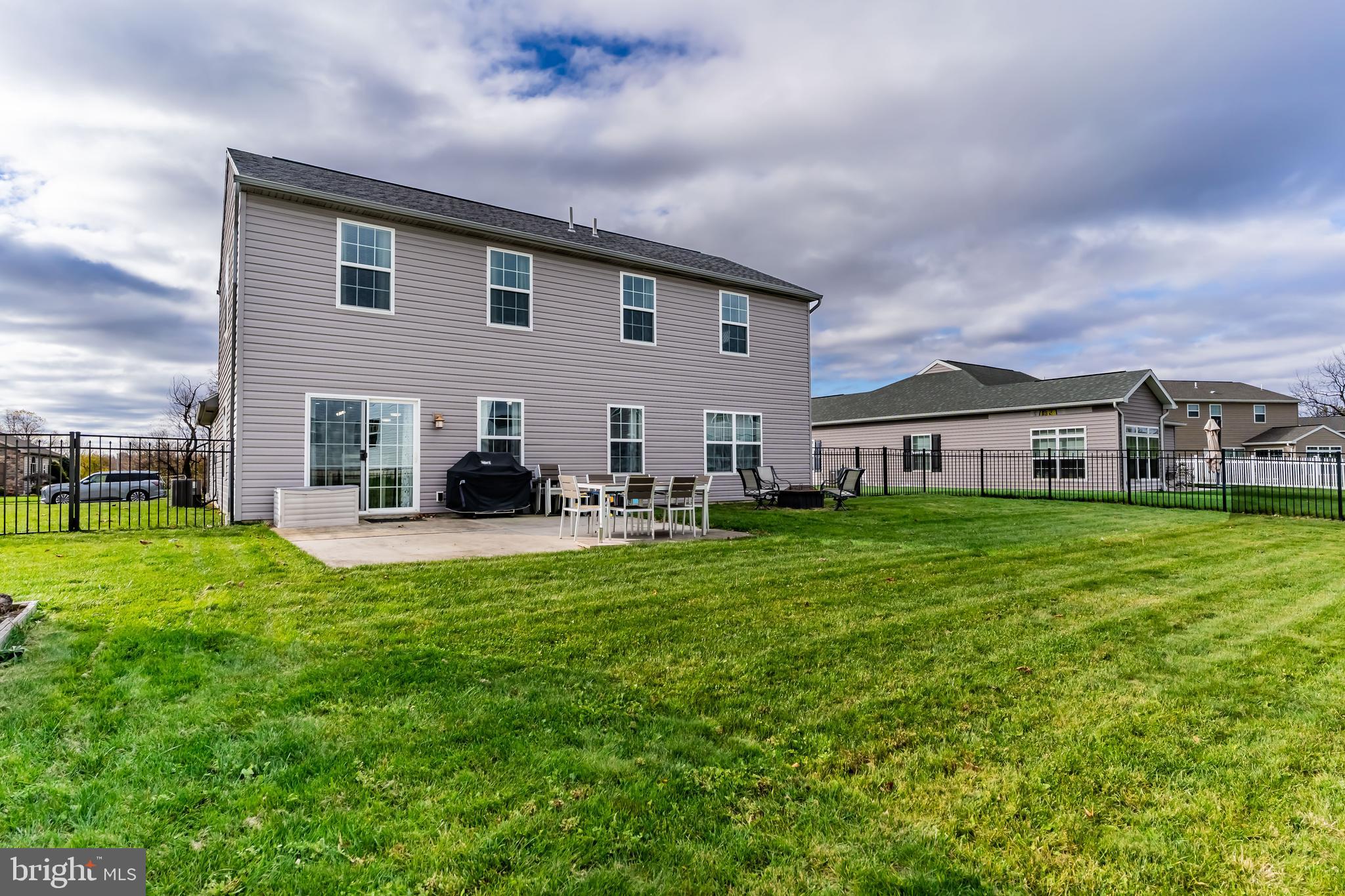 WINDY HEIGHTS, THE NEW - Residential