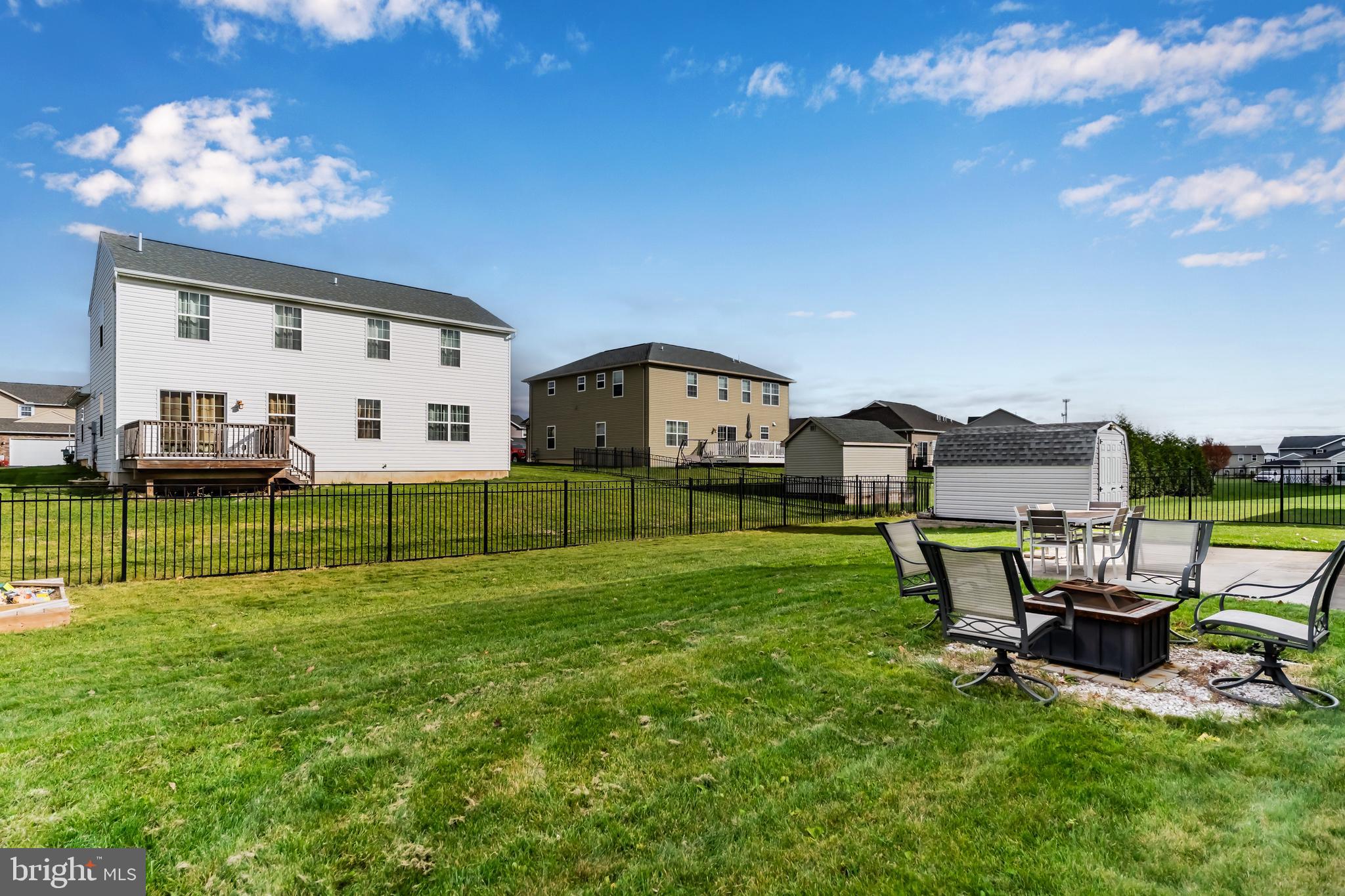 WINDY HEIGHTS, THE NEW - Residential